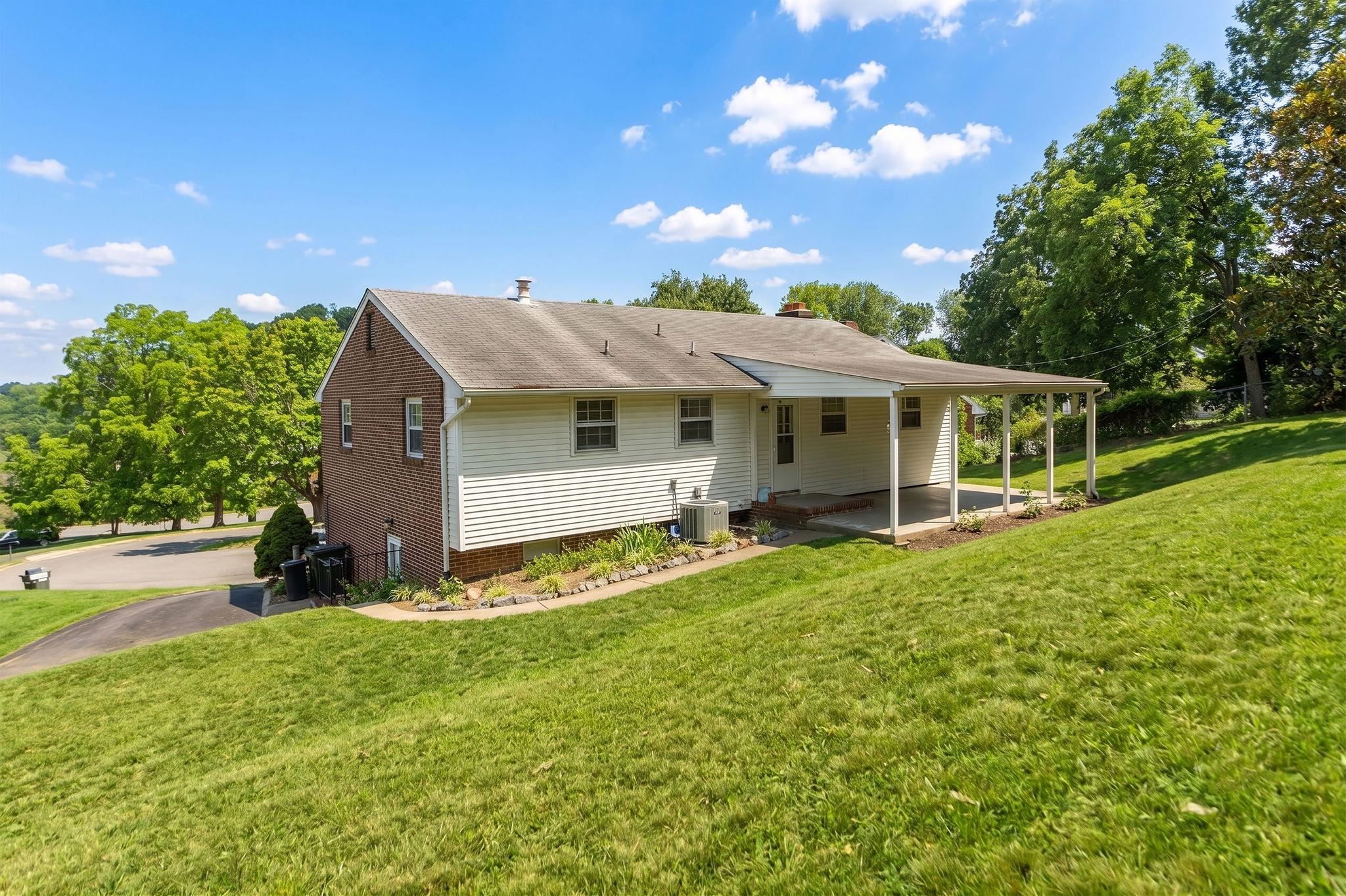 906 RIDGECREST CIR, STAUNTON, Virginia 24401, 4 Bedrooms Bedrooms, ,2 BathroomsBathrooms,Residential,906 RIDGECREST CIR,680277 MLS # 680277 906 RIDGECREST CIR, STAUNTON, Virginia 24401, 4 Bedrooms Bedrooms, ,2 BathroomsBathrooms,Residential,906 RIDGECREST CIR,680277 MLS # 680277