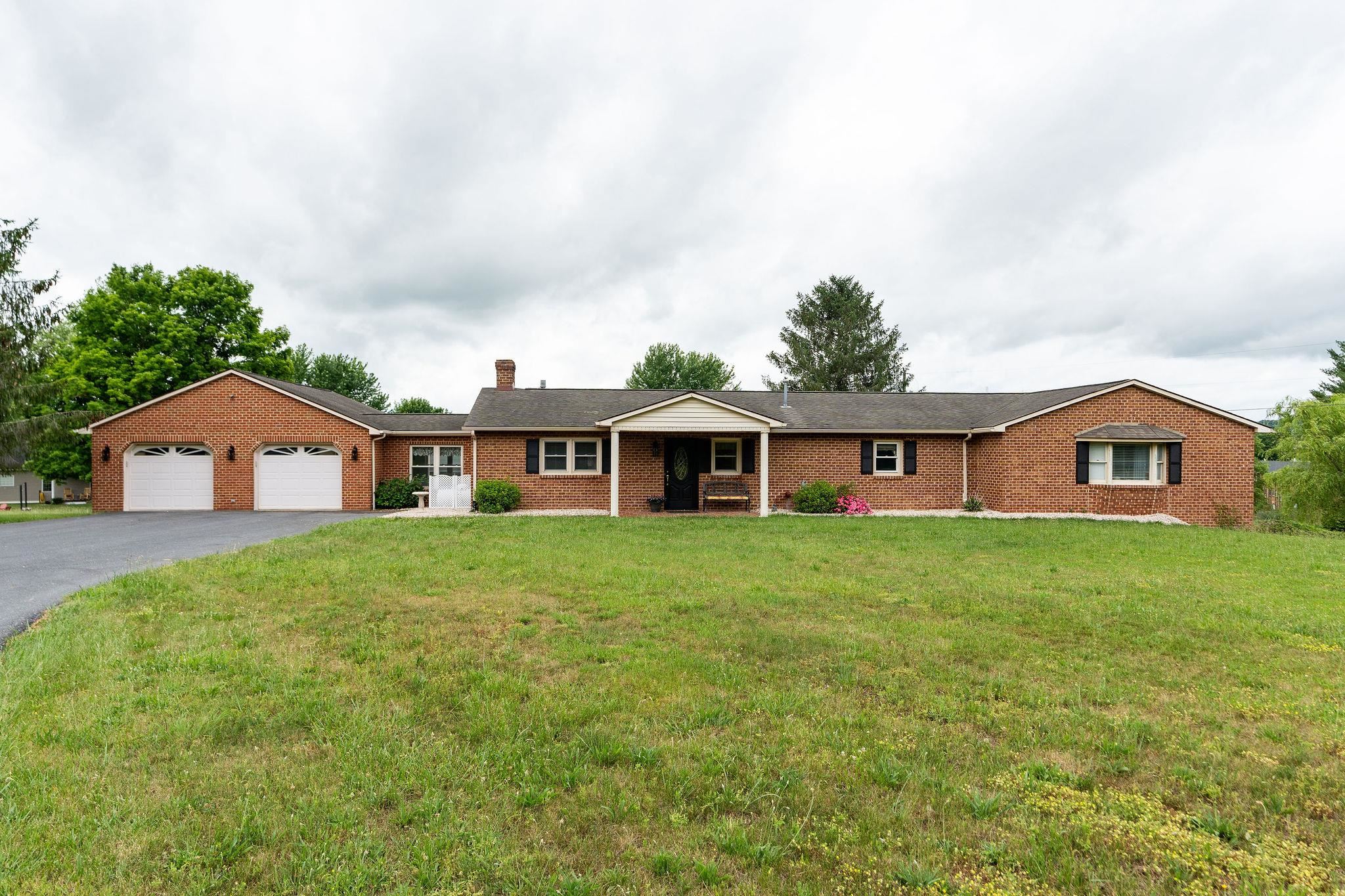 409 STEELES FORT RD, RAPHINE, Virginia 24472, 3 Bedrooms Bedrooms, ,4 BathroomsBathrooms,Residential,409 STEELES FORT RD,680283 MLS # 680283 409 STEELES FORT RD, RAPHINE, Virginia 24472, 3 Bedrooms Bedrooms, ,4 BathroomsBathrooms,Residential,409 STEELES FORT RD,680283 MLS # 680283