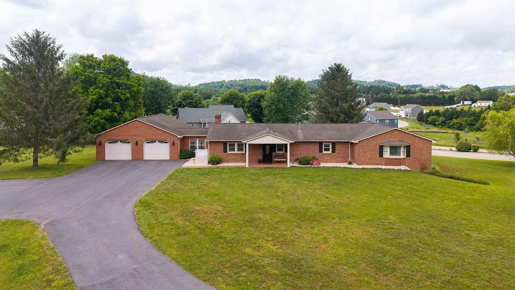 409 STEELES FORT RD, RAPHINE, Virginia 24472, 3 Bedrooms Bedrooms, ,4 BathroomsBathrooms,Residential,409 STEELES FORT RD,680283 MLS # 680283 409 STEELES FORT RD, RAPHINE, Virginia 24472, 3 Bedrooms Bedrooms, ,4 BathroomsBathrooms,Residential,409 STEELES FORT RD,680283 MLS # 680283