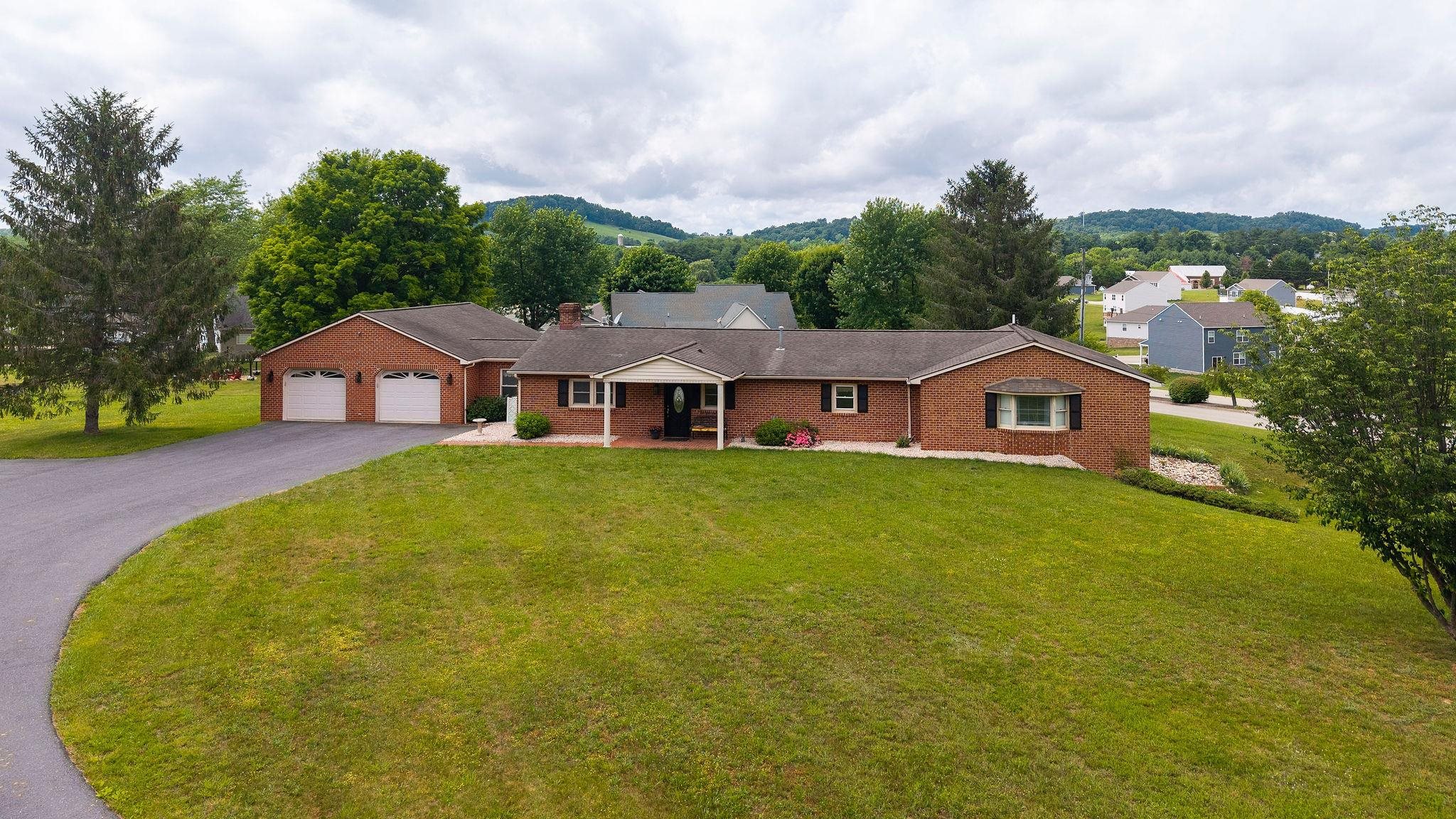 409 STEELES FORT RD, RAPHINE, Virginia 24472, 3 Bedrooms Bedrooms, ,4 BathroomsBathrooms,Residential,409 STEELES FORT RD,680283 MLS # 680283 409 STEELES FORT RD, RAPHINE, Virginia 24472, 3 Bedrooms Bedrooms, ,4 BathroomsBathrooms,Residential,409 STEELES FORT RD,680283 MLS # 680283