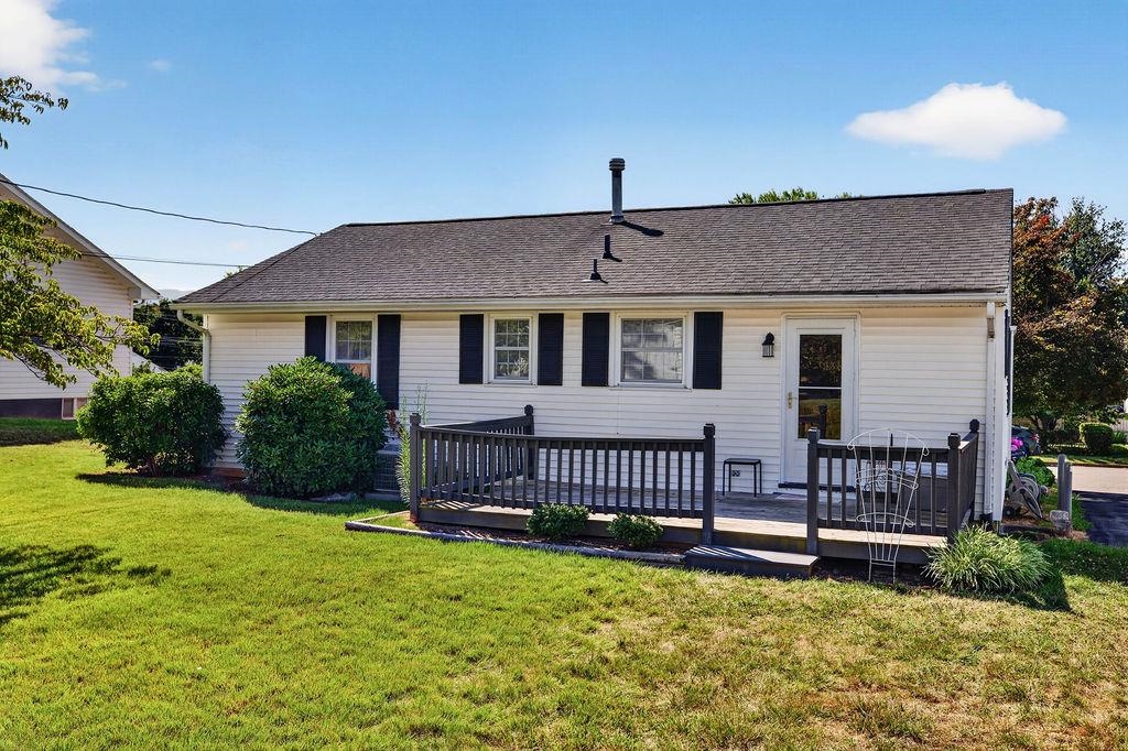 131 EDWARD AVE, WAYNESBORO, Virginia 22980, 3 Bedrooms Bedrooms, ,1 BathroomBathrooms,Residential,131 EDWARD AVE,680286 MLS # 680286 131 EDWARD AVE, WAYNESBORO, Virginia 22980, 3 Bedrooms Bedrooms, ,1 BathroomBathrooms,Residential,131 EDWARD AVE,680286 MLS # 680286