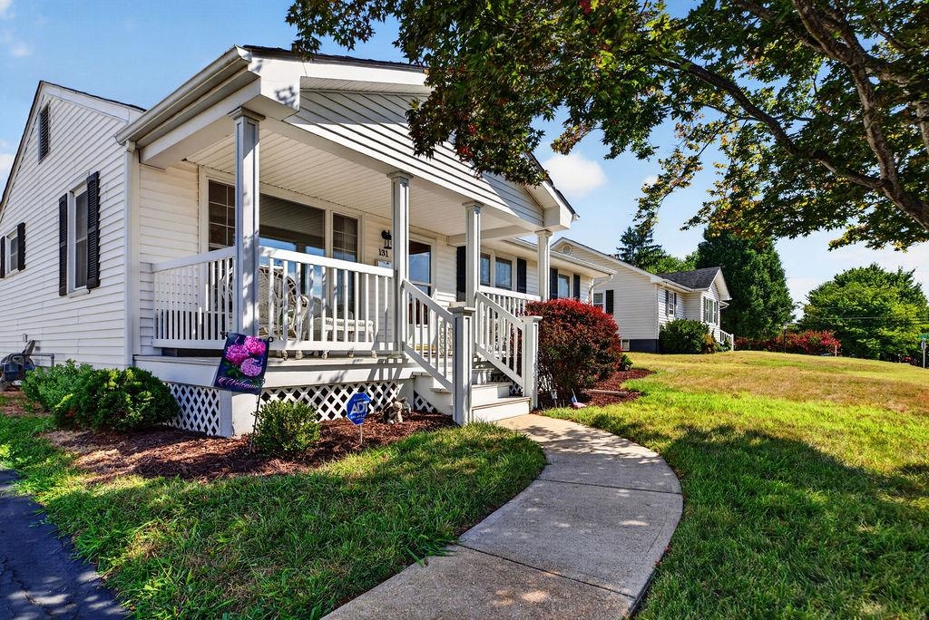 131 EDWARD AVE, WAYNESBORO, Virginia 22980, 3 Bedrooms Bedrooms, ,1 BathroomBathrooms,Residential,131 EDWARD AVE,680286 MLS # 680286 131 EDWARD AVE, WAYNESBORO, Virginia 22980, 3 Bedrooms Bedrooms, ,1 BathroomBathrooms,Residential,131 EDWARD AVE,680286 MLS # 680286