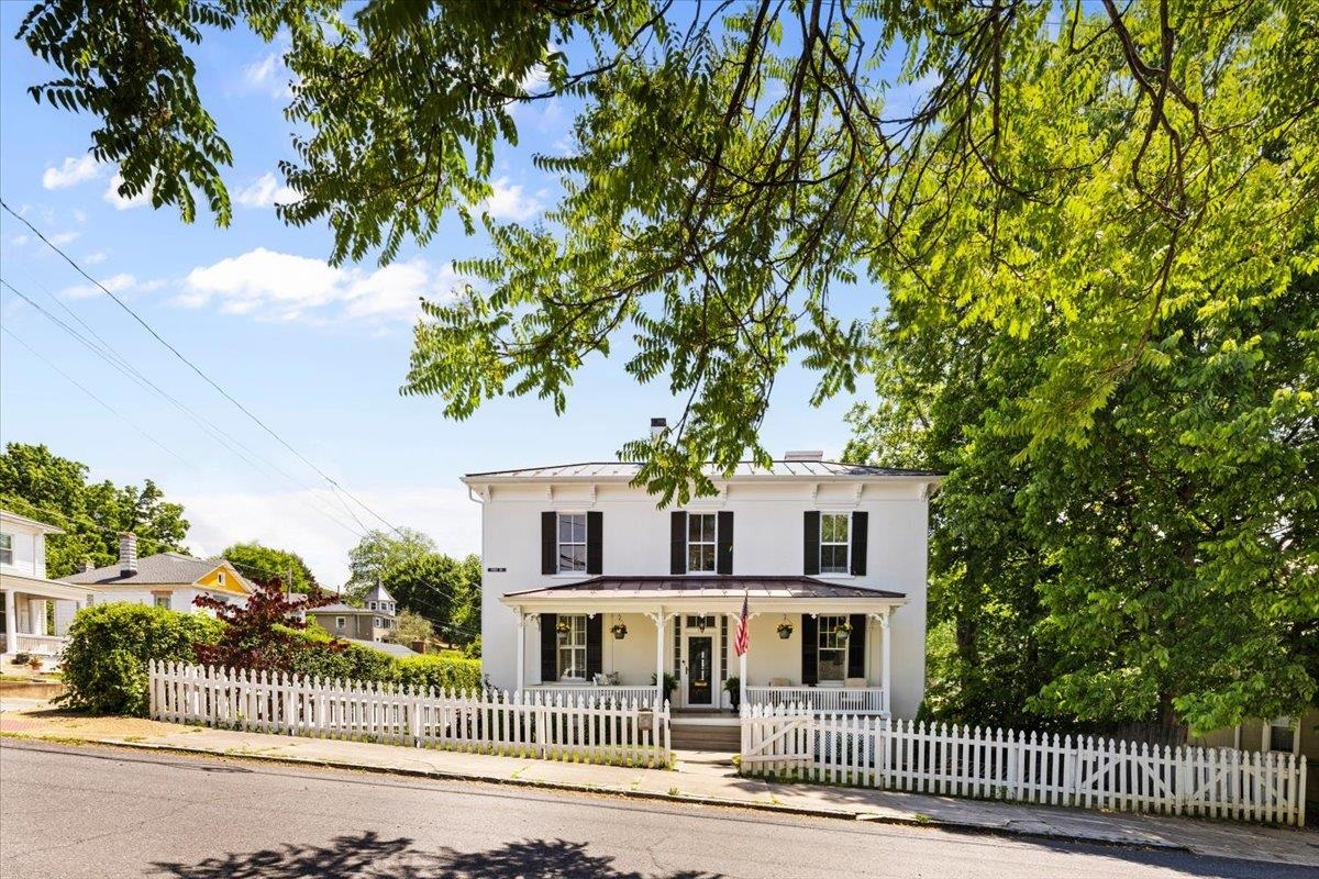 119 POINTS ST, STAUNTON, Virginia 24401, 4 Bedrooms Bedrooms, ,3 BathroomsBathrooms,Residential,119 POINTS ST,677640 MLS # 677640 119 POINTS ST, STAUNTON, Virginia 24401, 4 Bedrooms Bedrooms, ,3 BathroomsBathrooms,Residential,119 POINTS ST,677640 MLS # 677640