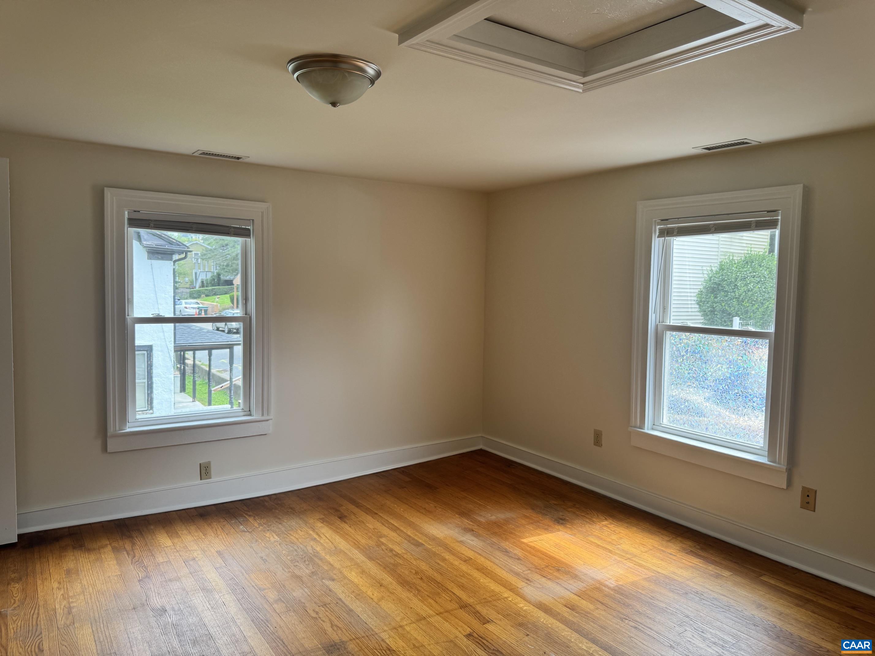339 SW 6 1/2 ST, CHARLOTTESVILLE, Virginia 22903, 4 Bedrooms Bedrooms, ,1 BathroomBathrooms,Residential,339 SW 6 1/2 ST,680320 MLS # 680320 339 SW 6 1/2 ST, CHARLOTTESVILLE, Virginia 22903, 4 Bedrooms Bedrooms, ,1 BathroomBathrooms,Residential,339 SW 6 1/2 ST,680320 MLS # 680320