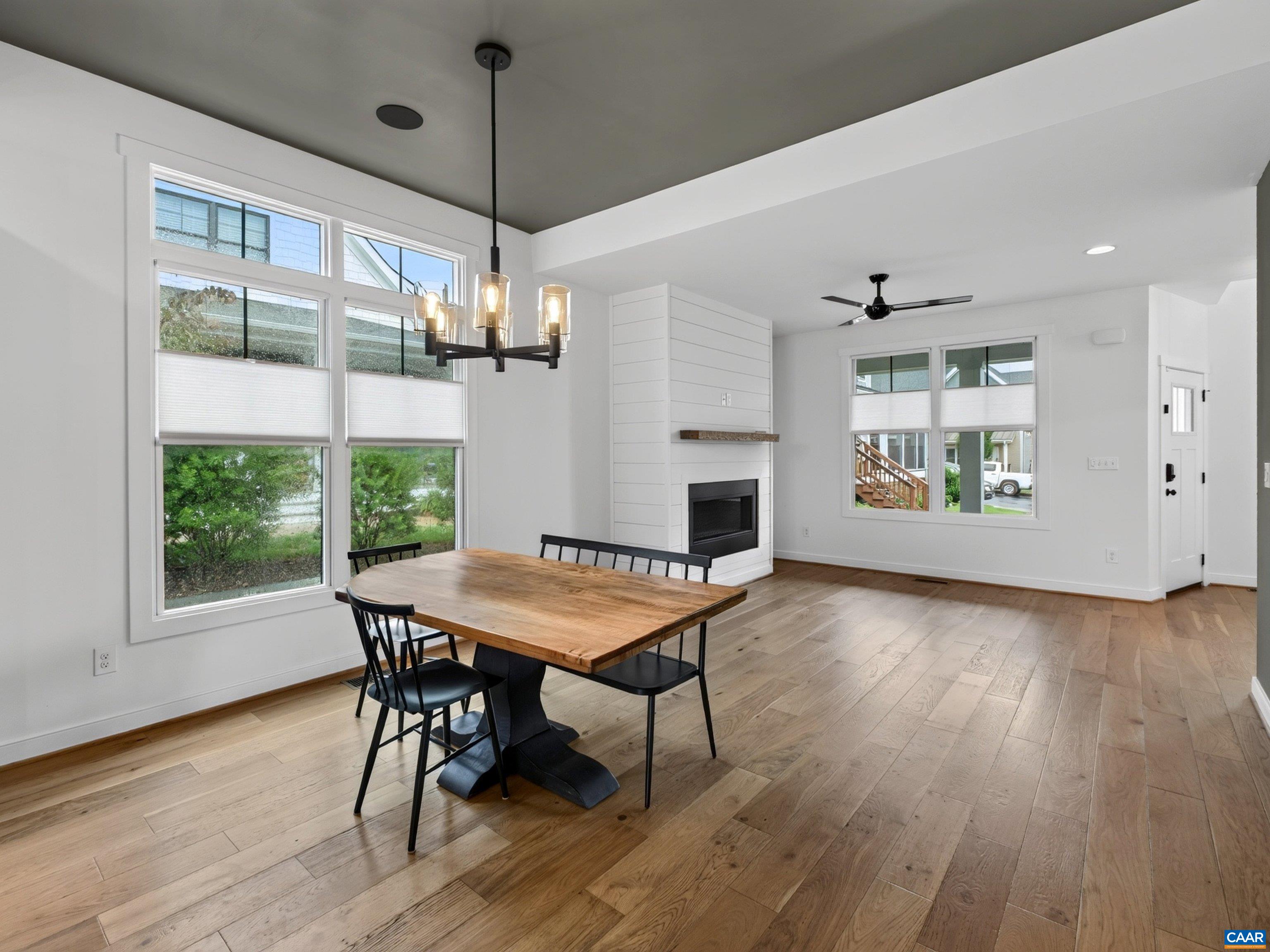 Cozy dining area. Cozy dining area.