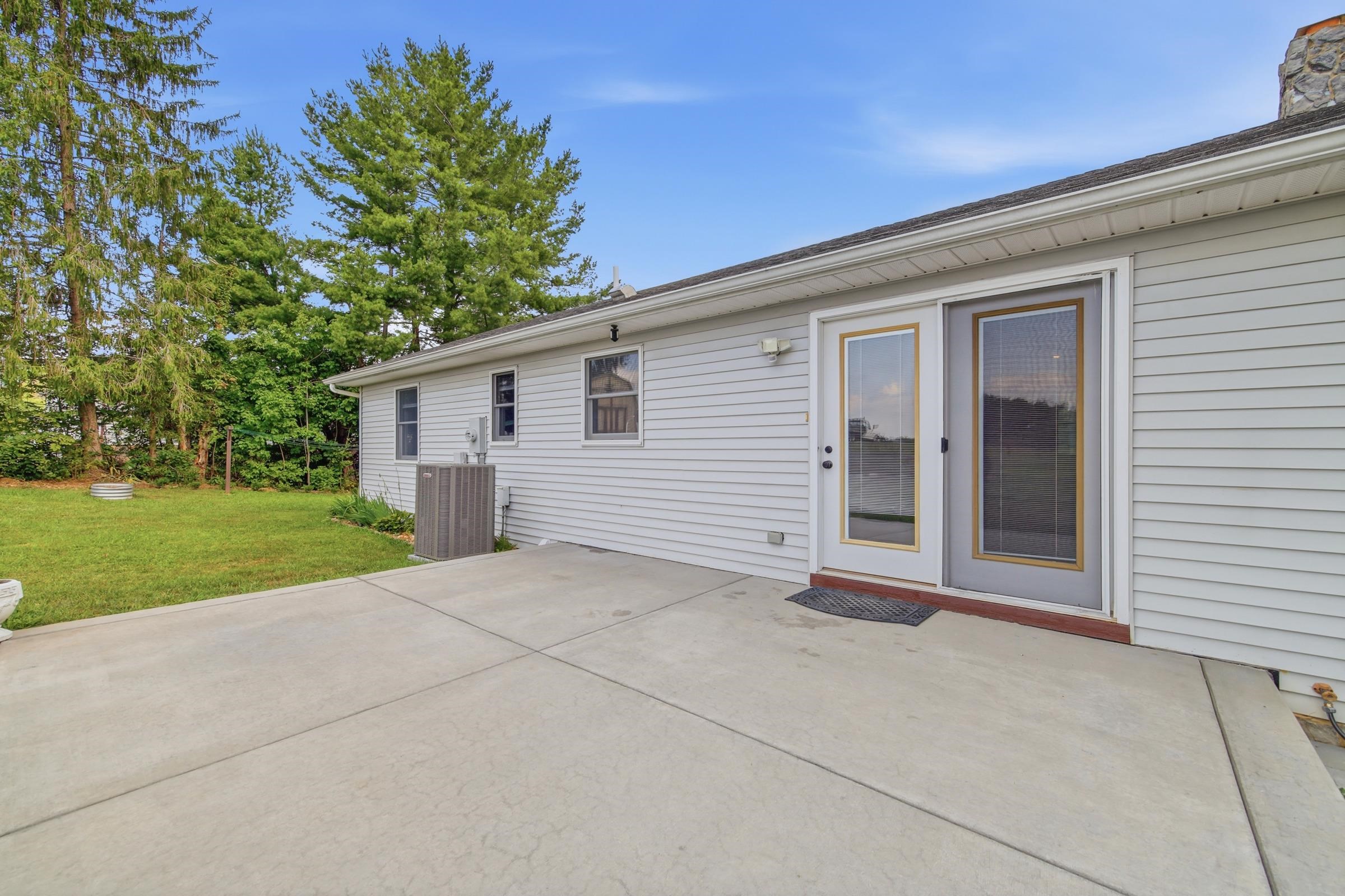 2756 RIDGE HOLLOW RD, EDINBURG, Virginia 22824, 3 Bedrooms Bedrooms, ,1 BathroomBathrooms,Residential,2756 RIDGE HOLLOW RD,680326 MLS # 680326 2756 RIDGE HOLLOW RD, EDINBURG, Virginia 22824, 3 Bedrooms Bedrooms, ,1 BathroomBathrooms,Residential,2756 RIDGE HOLLOW RD,680326 MLS # 680326