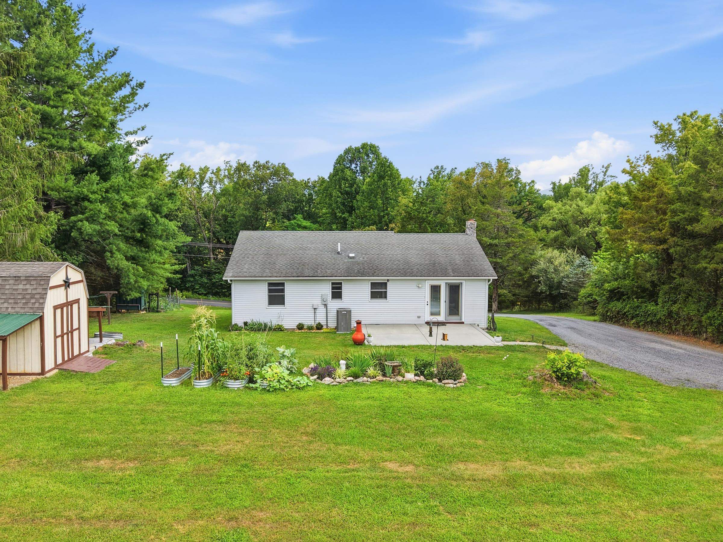 2756 RIDGE HOLLOW RD, EDINBURG, Virginia 22824, 3 Bedrooms Bedrooms, ,1 BathroomBathrooms,Residential,2756 RIDGE HOLLOW RD,680326 MLS # 680326 2756 RIDGE HOLLOW RD, EDINBURG, Virginia 22824, 3 Bedrooms Bedrooms, ,1 BathroomBathrooms,Residential,2756 RIDGE HOLLOW RD,680326 MLS # 680326