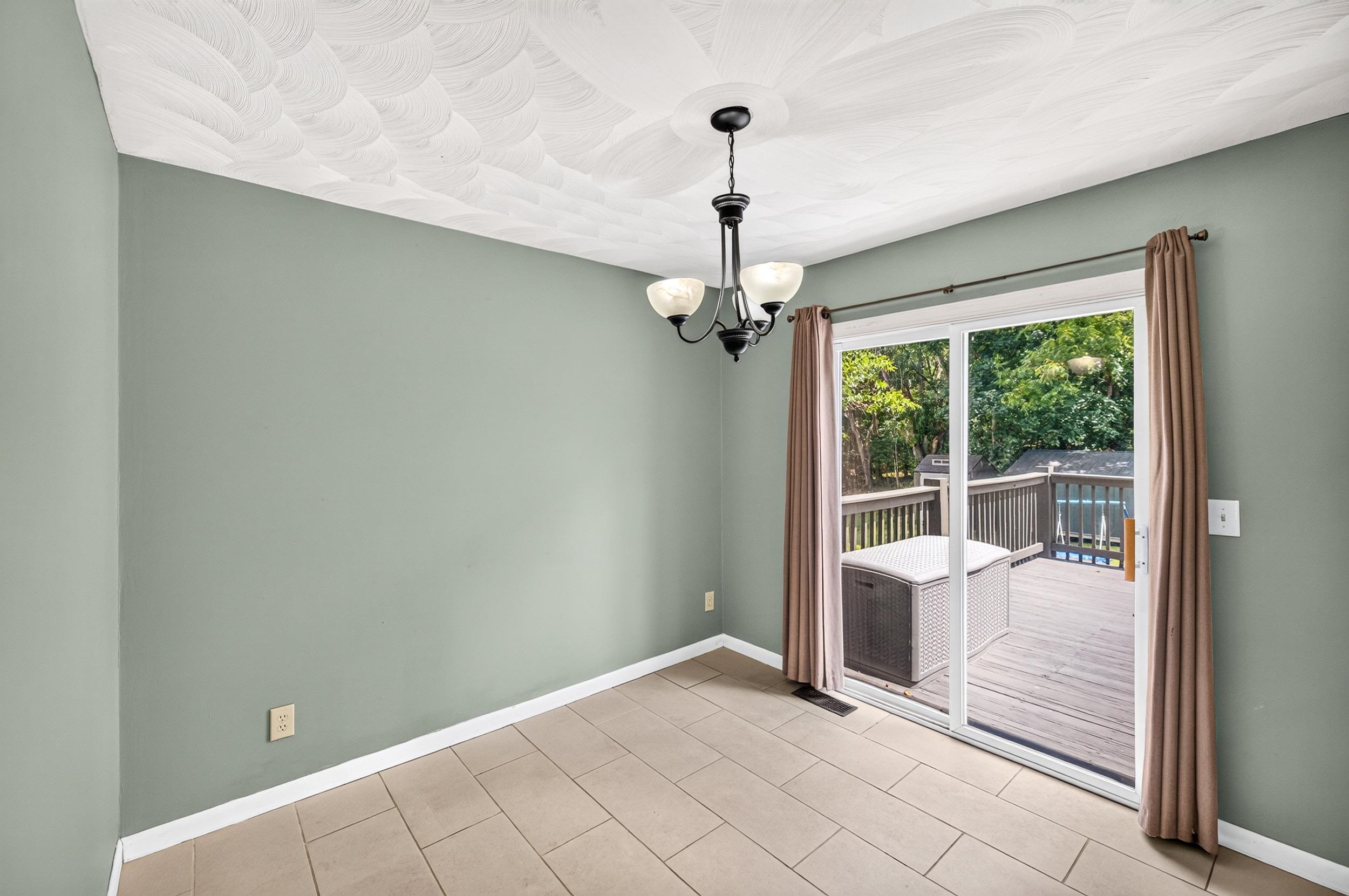 18 BEVERLEY ST, VERONA, Virginia 24482, 4 Bedrooms Bedrooms, ,2 BathroomsBathrooms,Residential,18 BEVERLEY ST,680328 MLS # 680328 18 BEVERLEY ST, VERONA, Virginia 24482, 4 Bedrooms Bedrooms, ,2 BathroomsBathrooms,Residential,18 BEVERLEY ST,680328 MLS # 680328