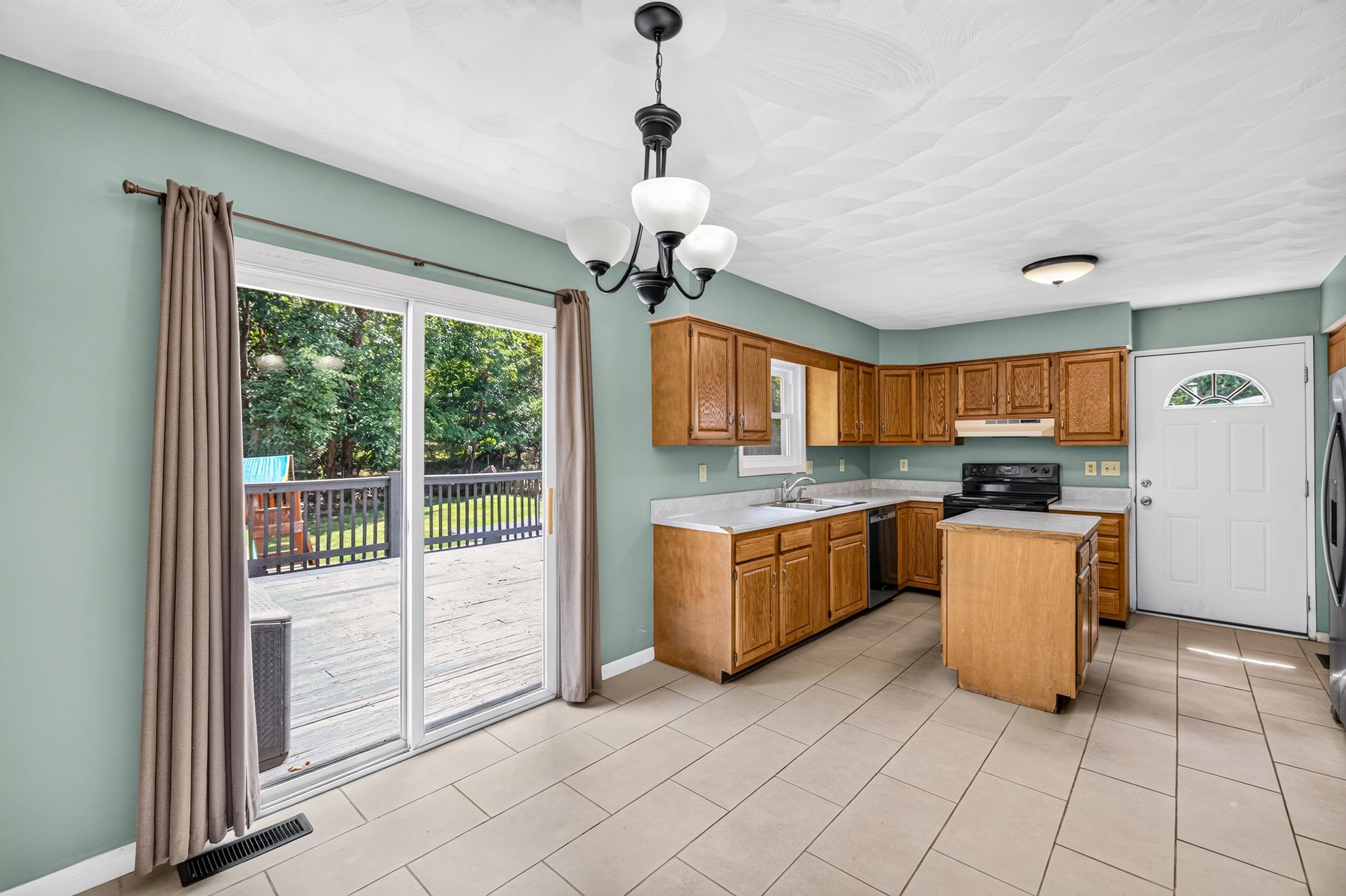 18 BEVERLEY ST, VERONA, Virginia 24482, 4 Bedrooms Bedrooms, ,2 BathroomsBathrooms,Residential,18 BEVERLEY ST,680328 MLS # 680328 18 BEVERLEY ST, VERONA, Virginia 24482, 4 Bedrooms Bedrooms, ,2 BathroomsBathrooms,Residential,18 BEVERLEY ST,680328 MLS # 680328