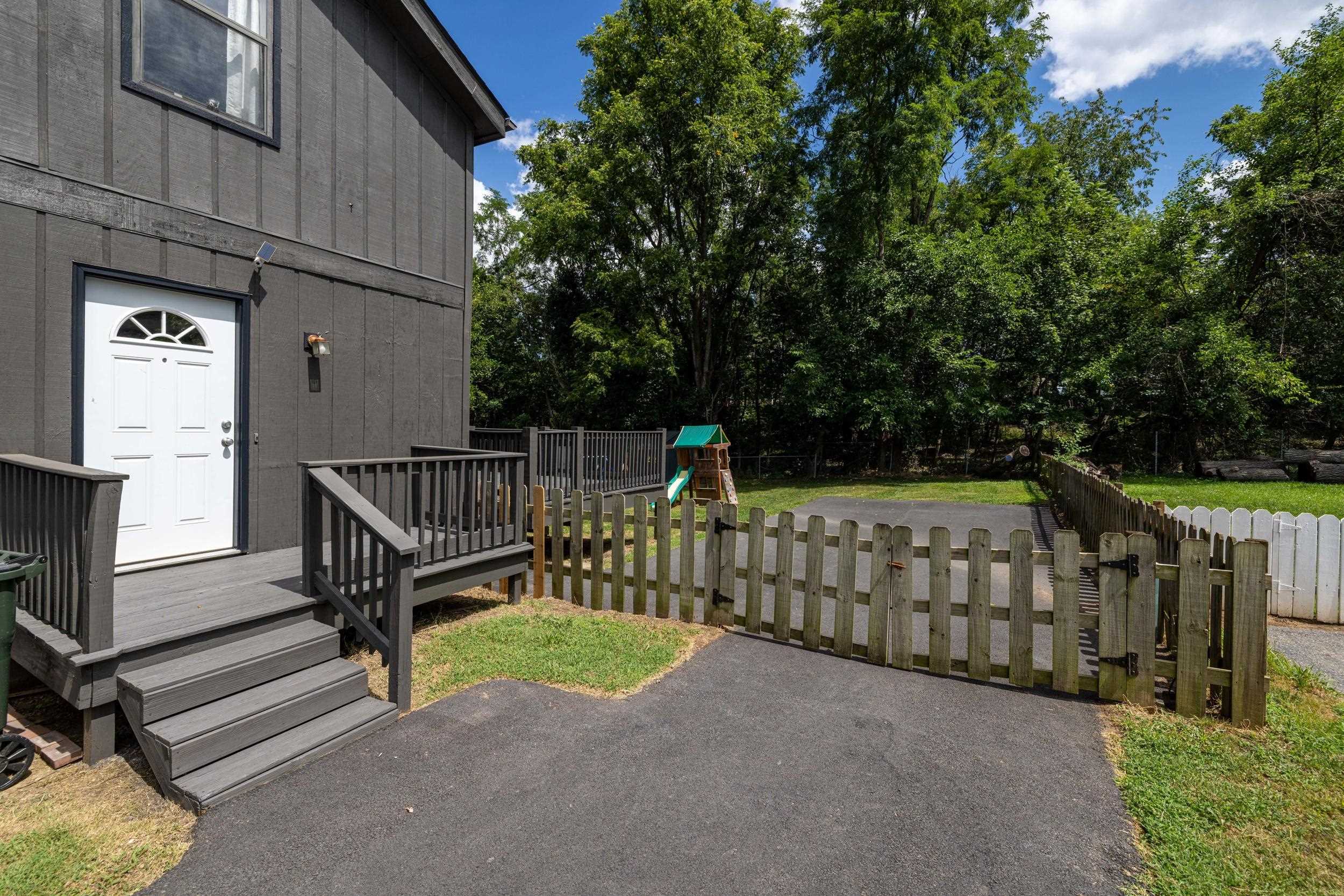 18 BEVERLEY ST, VERONA, Virginia 24482, 4 Bedrooms Bedrooms, ,2 BathroomsBathrooms,Residential,18 BEVERLEY ST,680328 MLS # 680328 18 BEVERLEY ST, VERONA, Virginia 24482, 4 Bedrooms Bedrooms, ,2 BathroomsBathrooms,Residential,18 BEVERLEY ST,680328 MLS # 680328