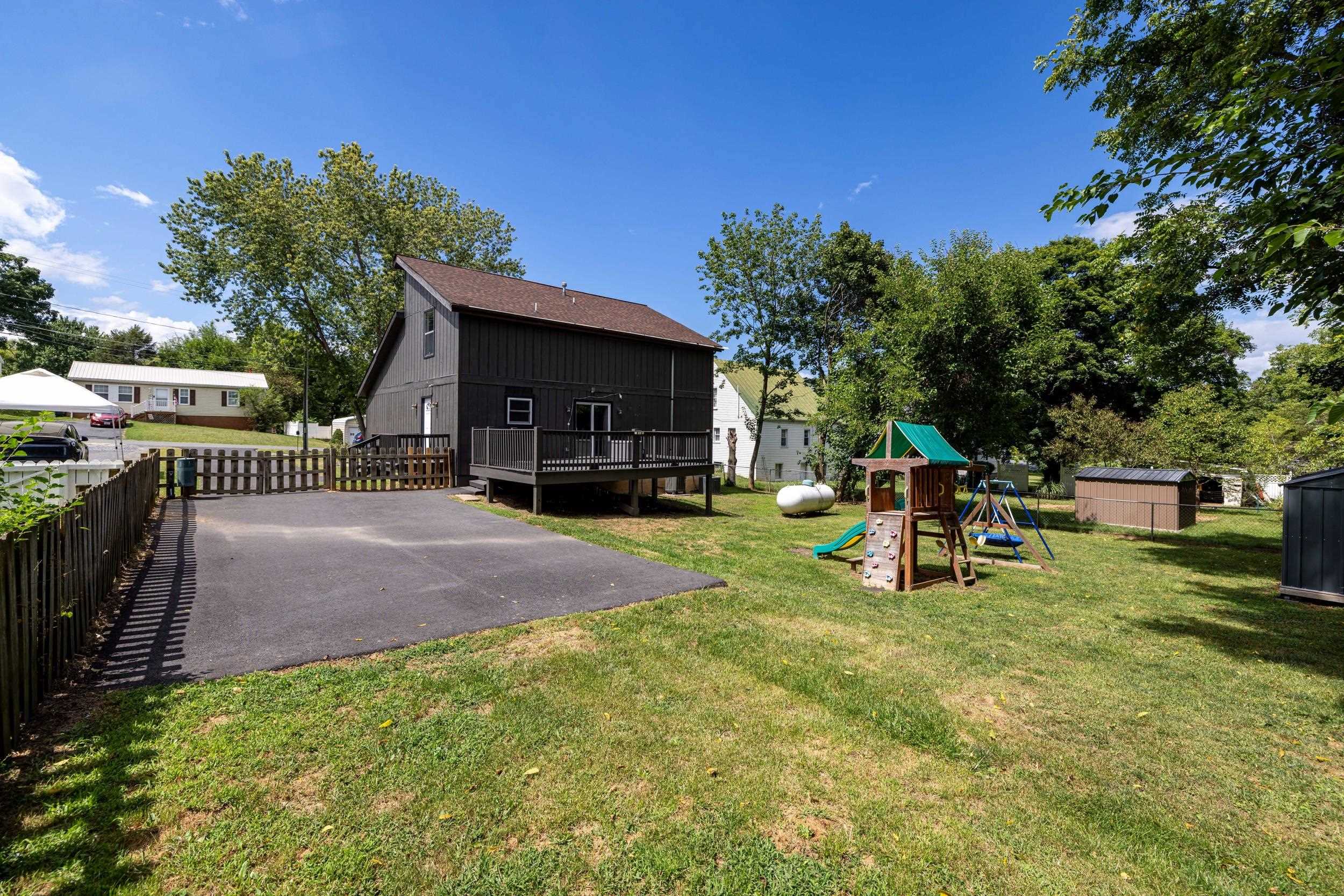 18 BEVERLEY ST, VERONA, Virginia 24482, 4 Bedrooms Bedrooms, ,2 BathroomsBathrooms,Residential,18 BEVERLEY ST,680328 MLS # 680328 18 BEVERLEY ST, VERONA, Virginia 24482, 4 Bedrooms Bedrooms, ,2 BathroomsBathrooms,Residential,18 BEVERLEY ST,680328 MLS # 680328