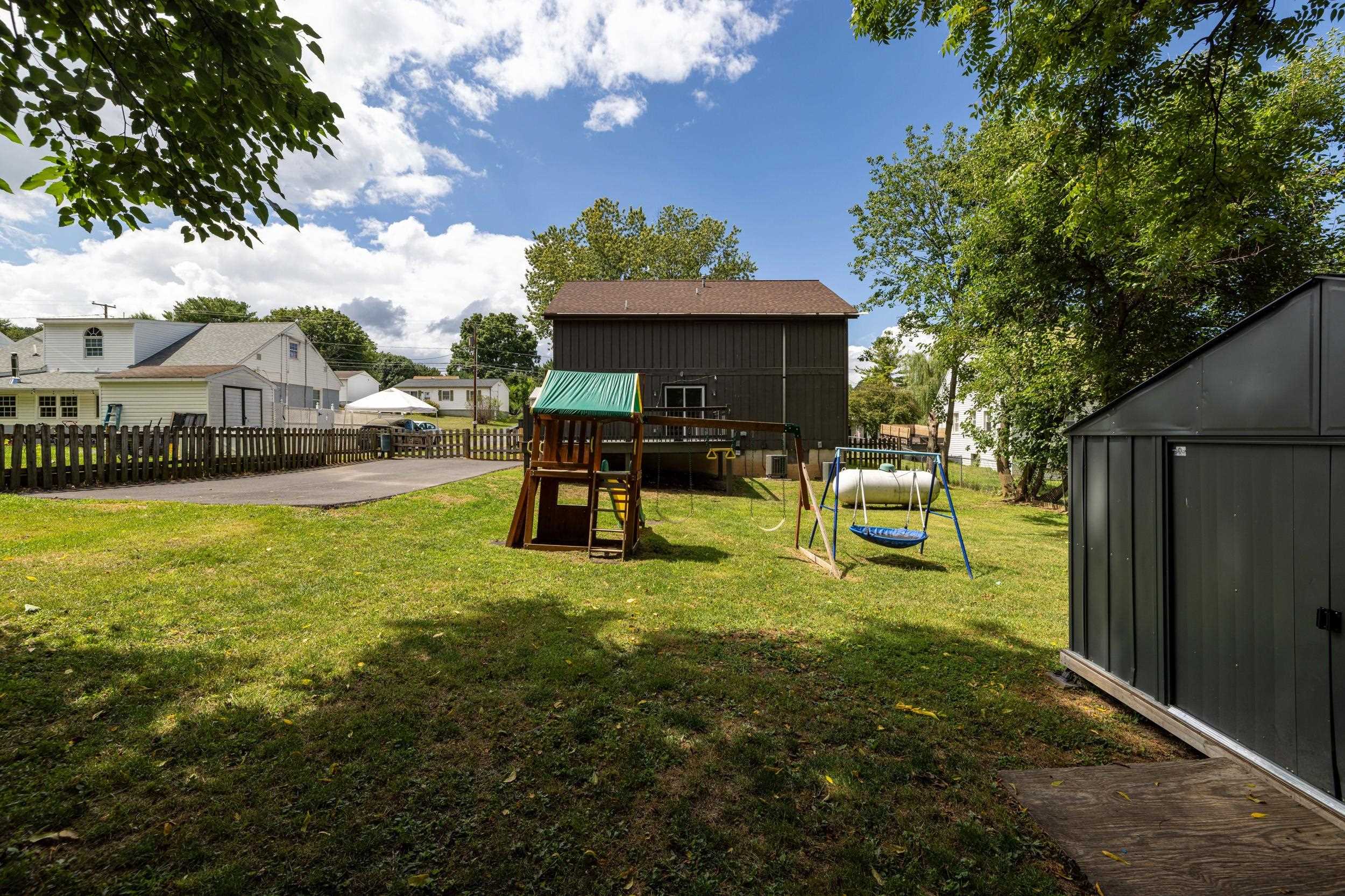 18 BEVERLEY ST, VERONA, Virginia 24482, 4 Bedrooms Bedrooms, ,2 BathroomsBathrooms,Residential,18 BEVERLEY ST,680328 MLS # 680328 18 BEVERLEY ST, VERONA, Virginia 24482, 4 Bedrooms Bedrooms, ,2 BathroomsBathrooms,Residential,18 BEVERLEY ST,680328 MLS # 680328