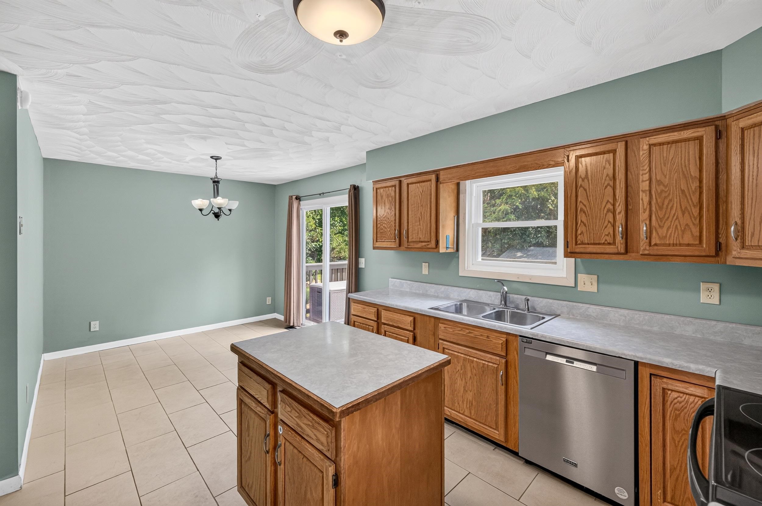 18 BEVERLEY ST, VERONA, Virginia 24482, 4 Bedrooms Bedrooms, ,2 BathroomsBathrooms,Residential,18 BEVERLEY ST,680328 MLS # 680328 18 BEVERLEY ST, VERONA, Virginia 24482, 4 Bedrooms Bedrooms, ,2 BathroomsBathrooms,Residential,18 BEVERLEY ST,680328 MLS # 680328