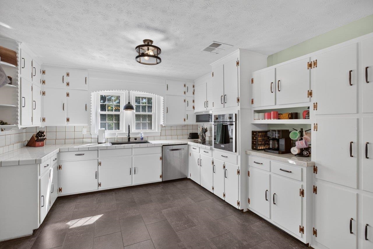 14559 SOUTH EAST SIDE HWY, GROTTOES, Virginia 24441, 3 Bedrooms Bedrooms, ,1 BathroomBathrooms,Residential,14559 SOUTH EAST SIDE HWY,680329 MLS # 680329 14559 SOUTH EAST SIDE HWY, GROTTOES, Virginia 24441, 3 Bedrooms Bedrooms, ,1 BathroomBathrooms,Residential,14559 SOUTH EAST SIDE HWY,680329 MLS # 680329
