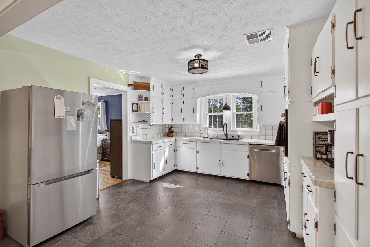 14559 SOUTH EAST SIDE HWY, GROTTOES, Virginia 24441, 3 Bedrooms Bedrooms, ,1 BathroomBathrooms,Residential,14559 SOUTH EAST SIDE HWY,680329 MLS # 680329 14559 SOUTH EAST SIDE HWY, GROTTOES, Virginia 24441, 3 Bedrooms Bedrooms, ,1 BathroomBathrooms,Residential,14559 SOUTH EAST SIDE HWY,680329 MLS # 680329