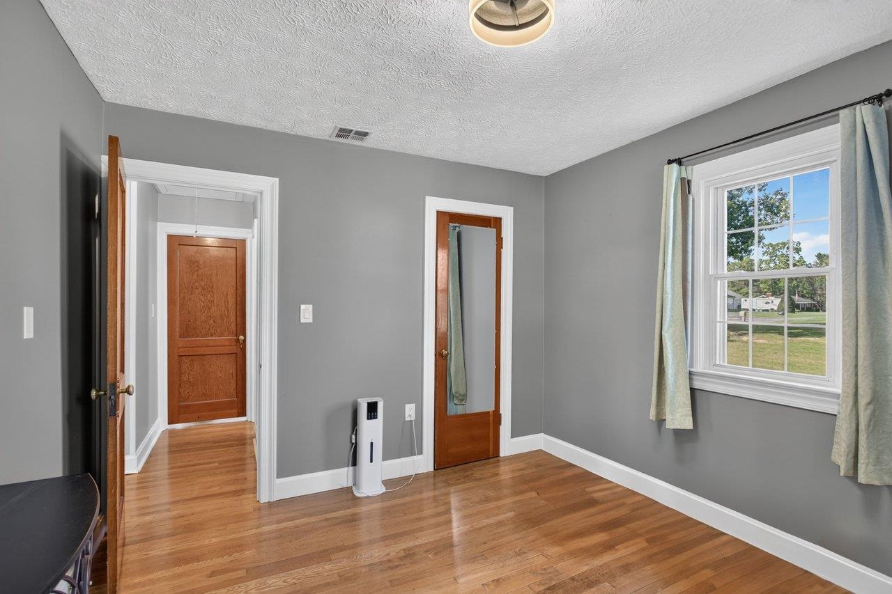 14559 SOUTH EAST SIDE HWY, GROTTOES, Virginia 24441, 3 Bedrooms Bedrooms, ,1 BathroomBathrooms,Residential,14559 SOUTH EAST SIDE HWY,680329 MLS # 680329 14559 SOUTH EAST SIDE HWY, GROTTOES, Virginia 24441, 3 Bedrooms Bedrooms, ,1 BathroomBathrooms,Residential,14559 SOUTH EAST SIDE HWY,680329 MLS # 680329