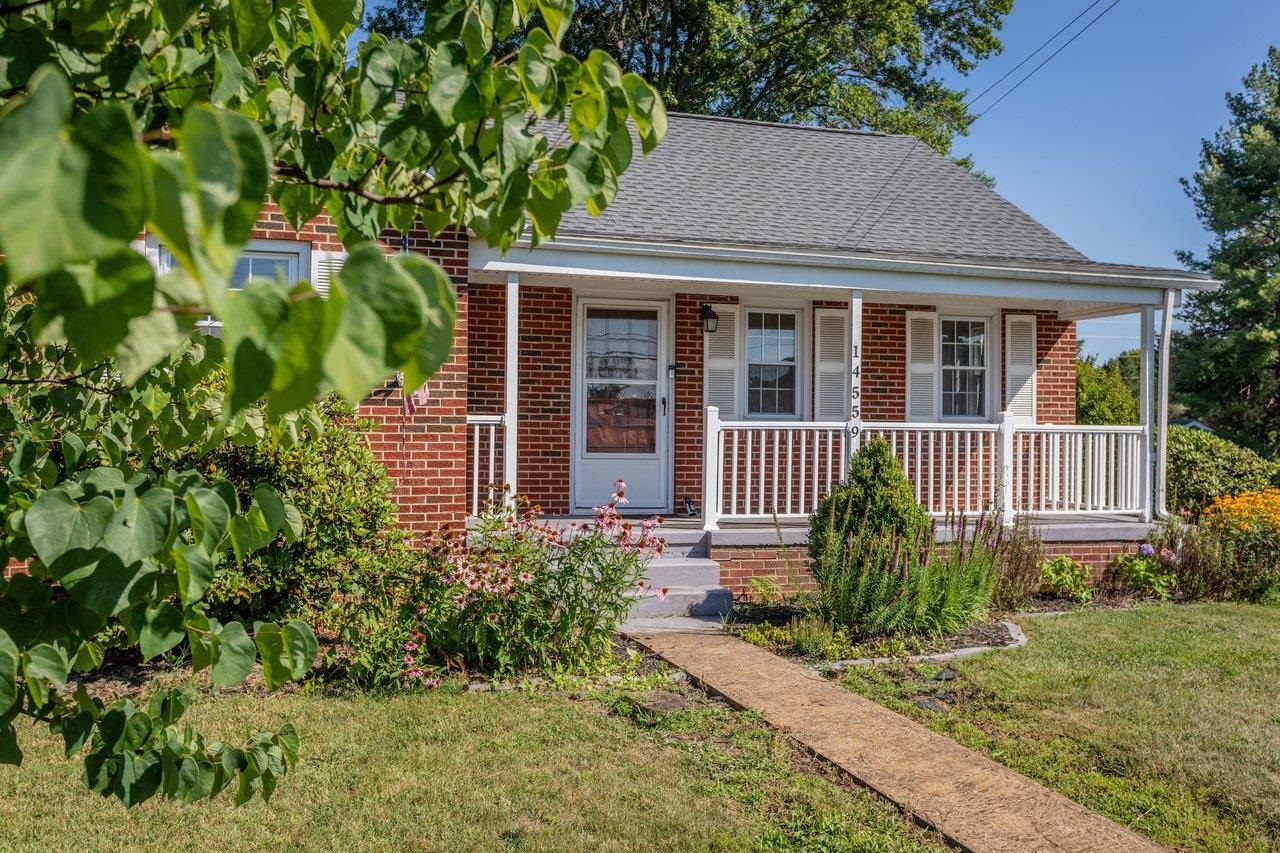 14559 SOUTH EAST SIDE HWY, GROTTOES, Virginia 24441, 3 Bedrooms Bedrooms, ,1 BathroomBathrooms,Residential,14559 SOUTH EAST SIDE HWY,680329 MLS # 680329 14559 SOUTH EAST SIDE HWY, GROTTOES, Virginia 24441, 3 Bedrooms Bedrooms, ,1 BathroomBathrooms,Residential,14559 SOUTH EAST SIDE HWY,680329 MLS # 680329
