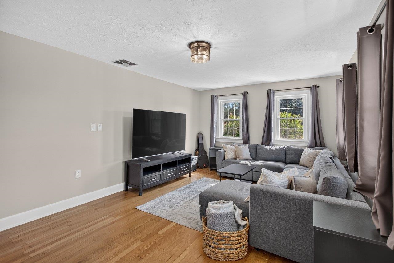 14559 SOUTH EAST SIDE HWY, GROTTOES, Virginia 24441, 3 Bedrooms Bedrooms, ,1 BathroomBathrooms,Residential,14559 SOUTH EAST SIDE HWY,680329 MLS # 680329 14559 SOUTH EAST SIDE HWY, GROTTOES, Virginia 24441, 3 Bedrooms Bedrooms, ,1 BathroomBathrooms,Residential,14559 SOUTH EAST SIDE HWY,680329 MLS # 680329