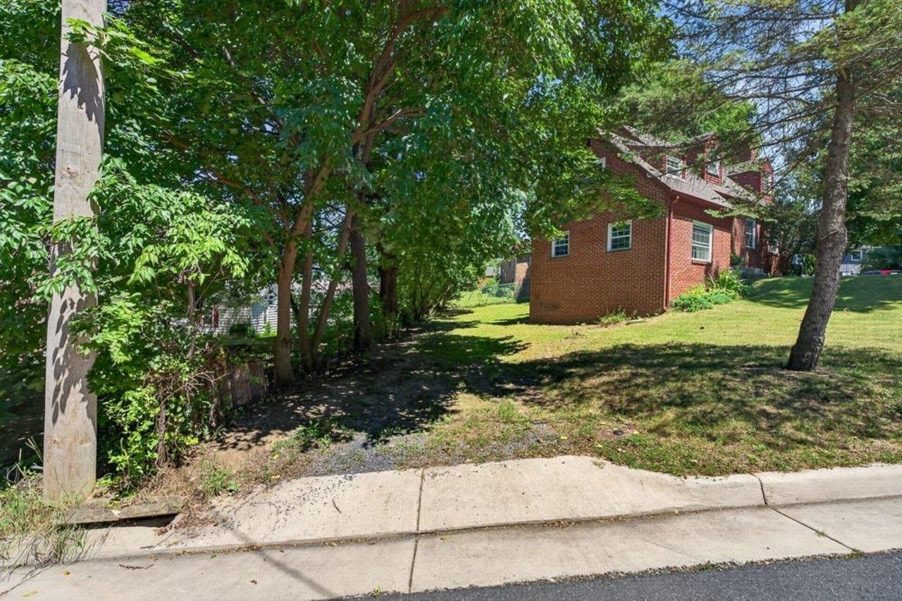 110 CRESCENT DR, HARRISONBURG, Virginia 22801, 3 Bedrooms Bedrooms, ,2 BathroomsBathrooms,Residential,110 CRESCENT DR,680349 MLS # 680349 110 CRESCENT DR, HARRISONBURG, Virginia 22801, 3 Bedrooms Bedrooms, ,2 BathroomsBathrooms,Residential,110 CRESCENT DR,680349 MLS # 680349