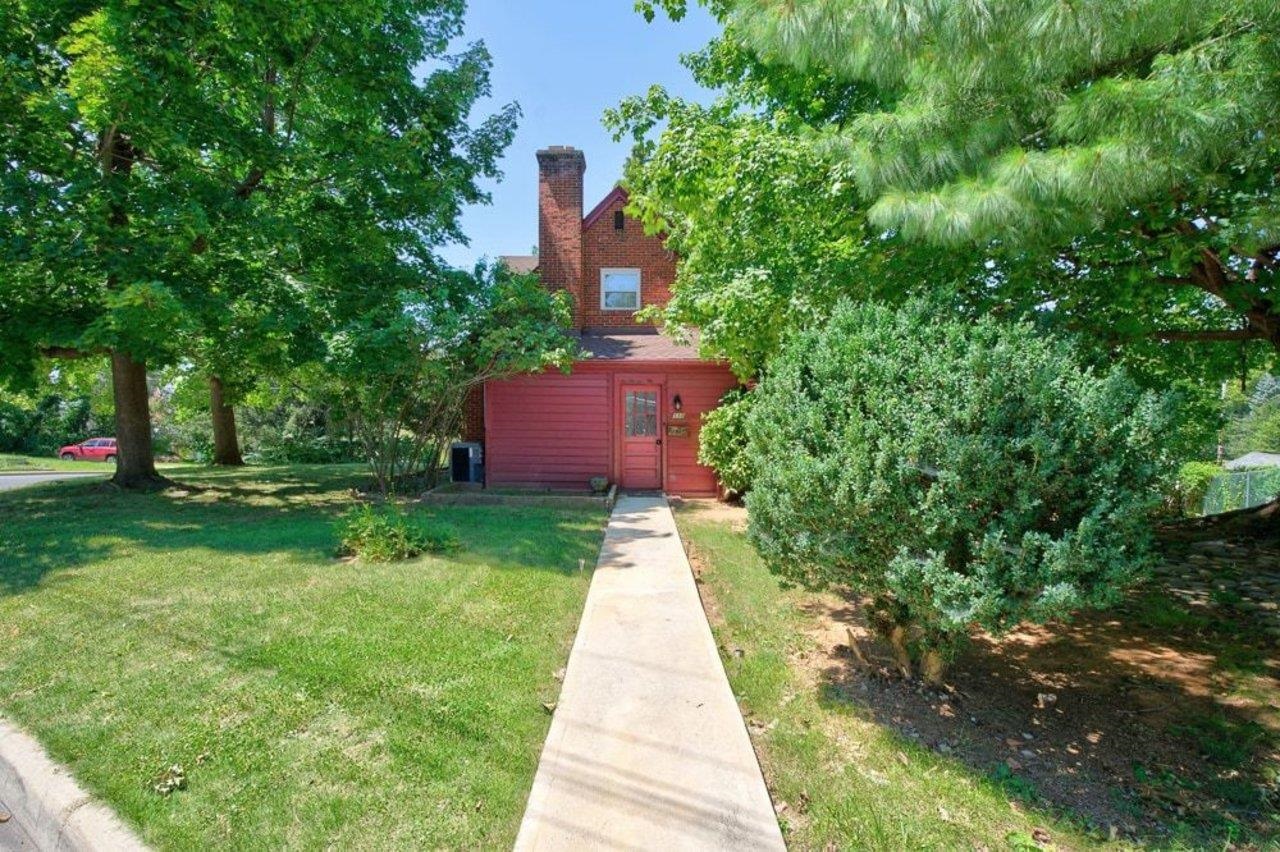110 CRESCENT DR, HARRISONBURG, Virginia 22801, 3 Bedrooms Bedrooms, ,2 BathroomsBathrooms,Residential,110 CRESCENT DR,680349 MLS # 680349 110 CRESCENT DR, HARRISONBURG, Virginia 22801, 3 Bedrooms Bedrooms, ,2 BathroomsBathrooms,Residential,110 CRESCENT DR,680349 MLS # 680349