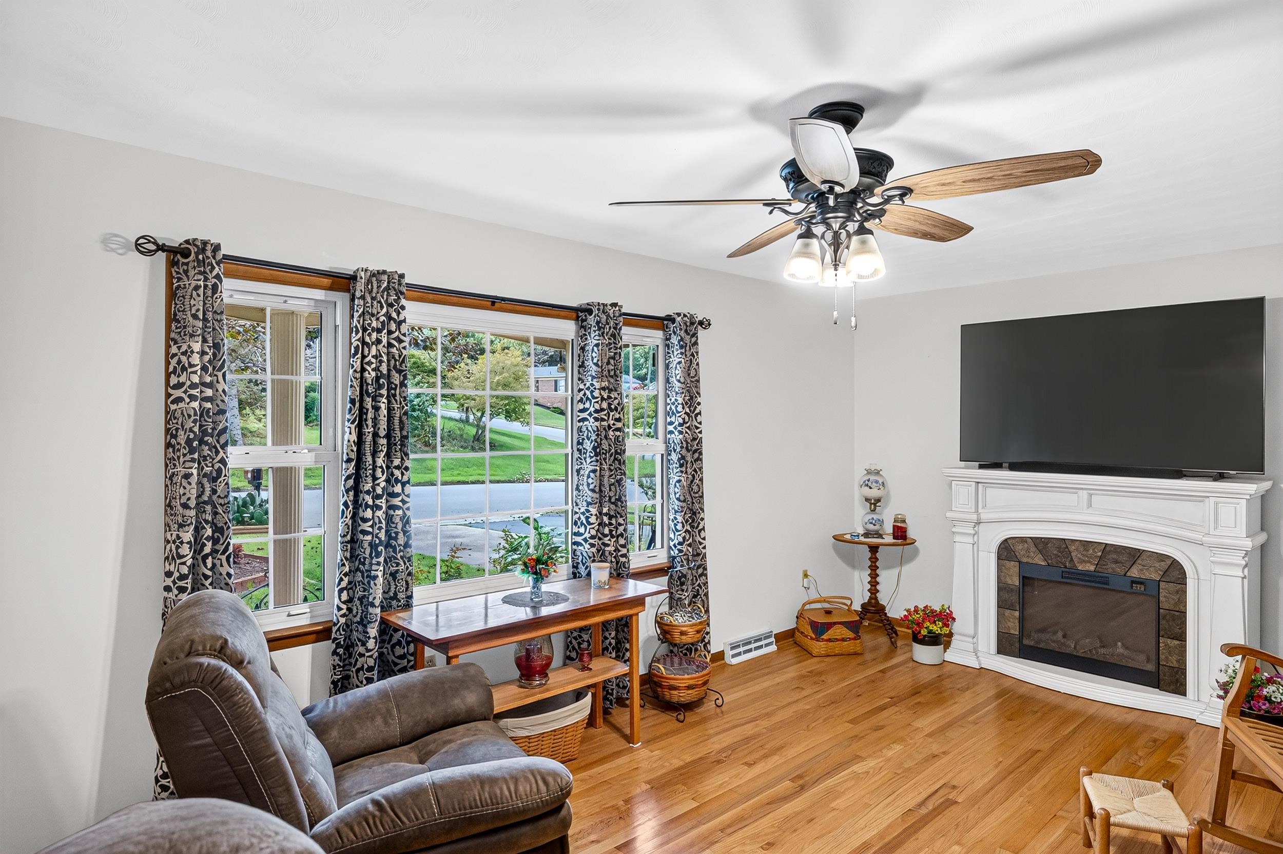 702 RITCHIE BLVD, STAUNTON, Virginia 24401, 5 Bedrooms Bedrooms, ,3 BathroomsBathrooms,Residential,702 RITCHIE BLVD,680381 MLS # 680381 702 RITCHIE BLVD, STAUNTON, Virginia 24401, 5 Bedrooms Bedrooms, ,3 BathroomsBathrooms,Residential,702 RITCHIE BLVD,680381 MLS # 680381