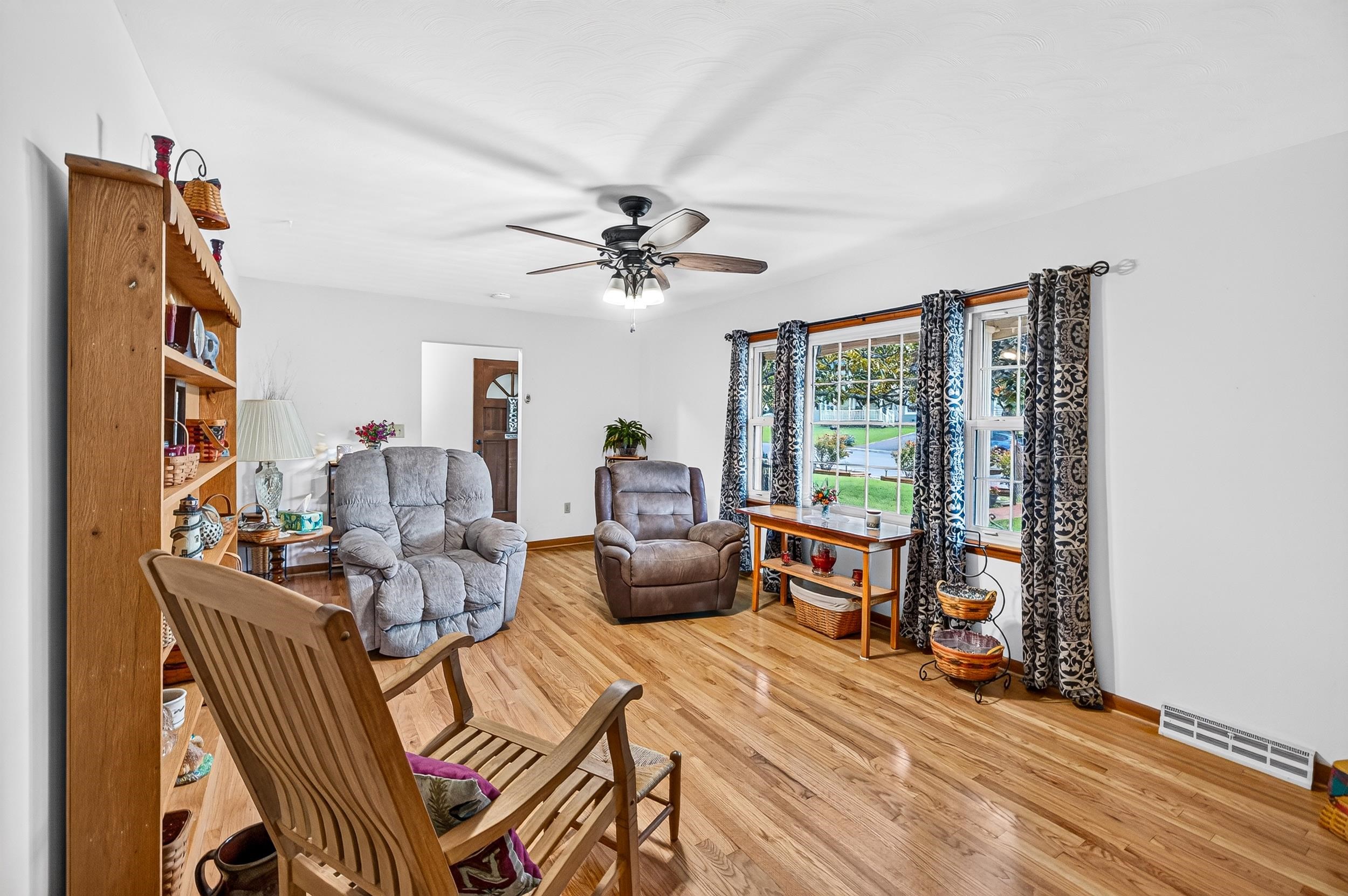 702 RITCHIE BLVD, STAUNTON, Virginia 24401, 5 Bedrooms Bedrooms, ,3 BathroomsBathrooms,Residential,702 RITCHIE BLVD,680381 MLS # 680381 702 RITCHIE BLVD, STAUNTON, Virginia 24401, 5 Bedrooms Bedrooms, ,3 BathroomsBathrooms,Residential,702 RITCHIE BLVD,680381 MLS # 680381