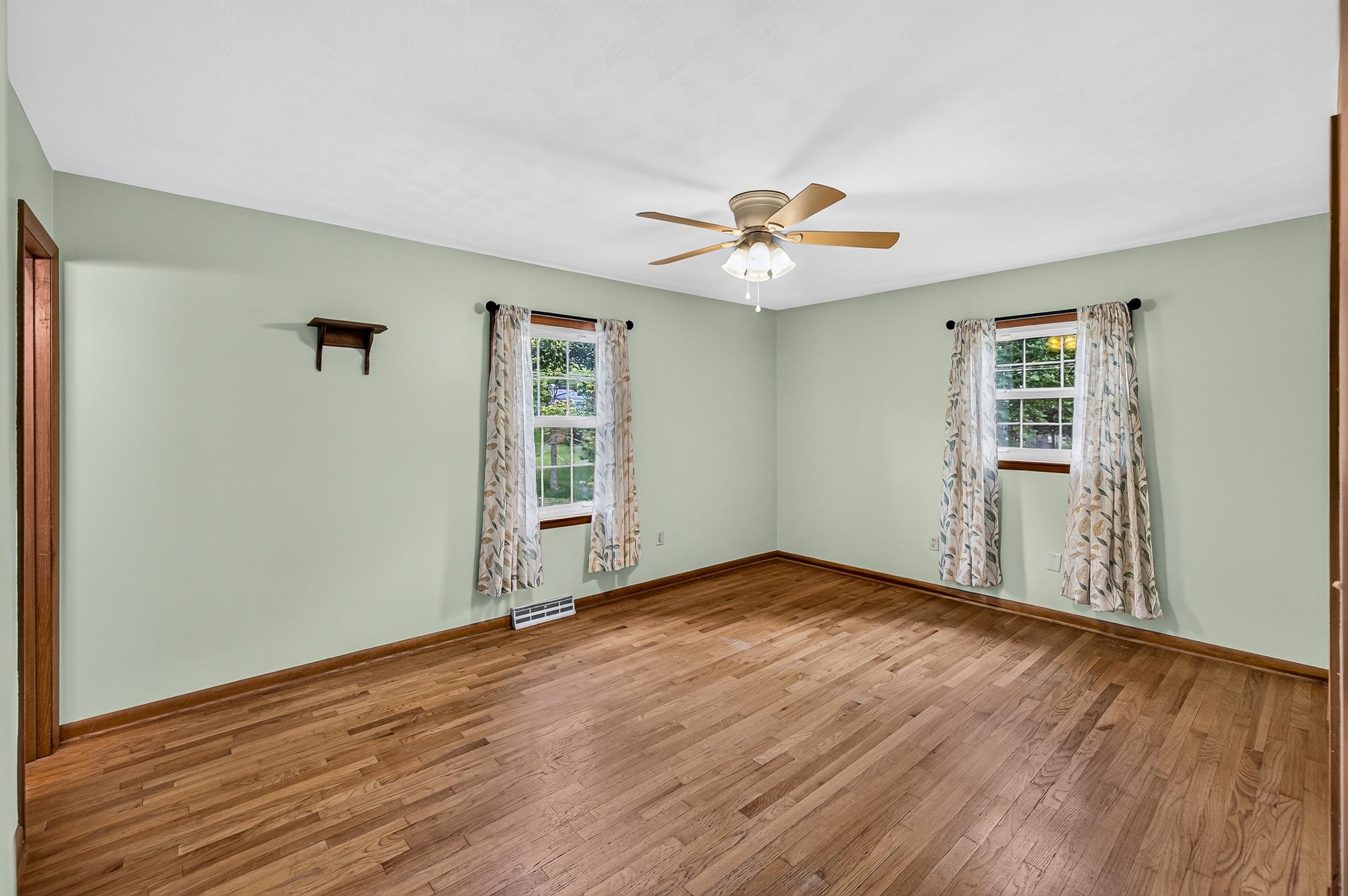 702 RITCHIE BLVD, STAUNTON, Virginia 24401, 5 Bedrooms Bedrooms, ,3 BathroomsBathrooms,Residential,702 RITCHIE BLVD,680381 MLS # 680381 702 RITCHIE BLVD, STAUNTON, Virginia 24401, 5 Bedrooms Bedrooms, ,3 BathroomsBathrooms,Residential,702 RITCHIE BLVD,680381 MLS # 680381