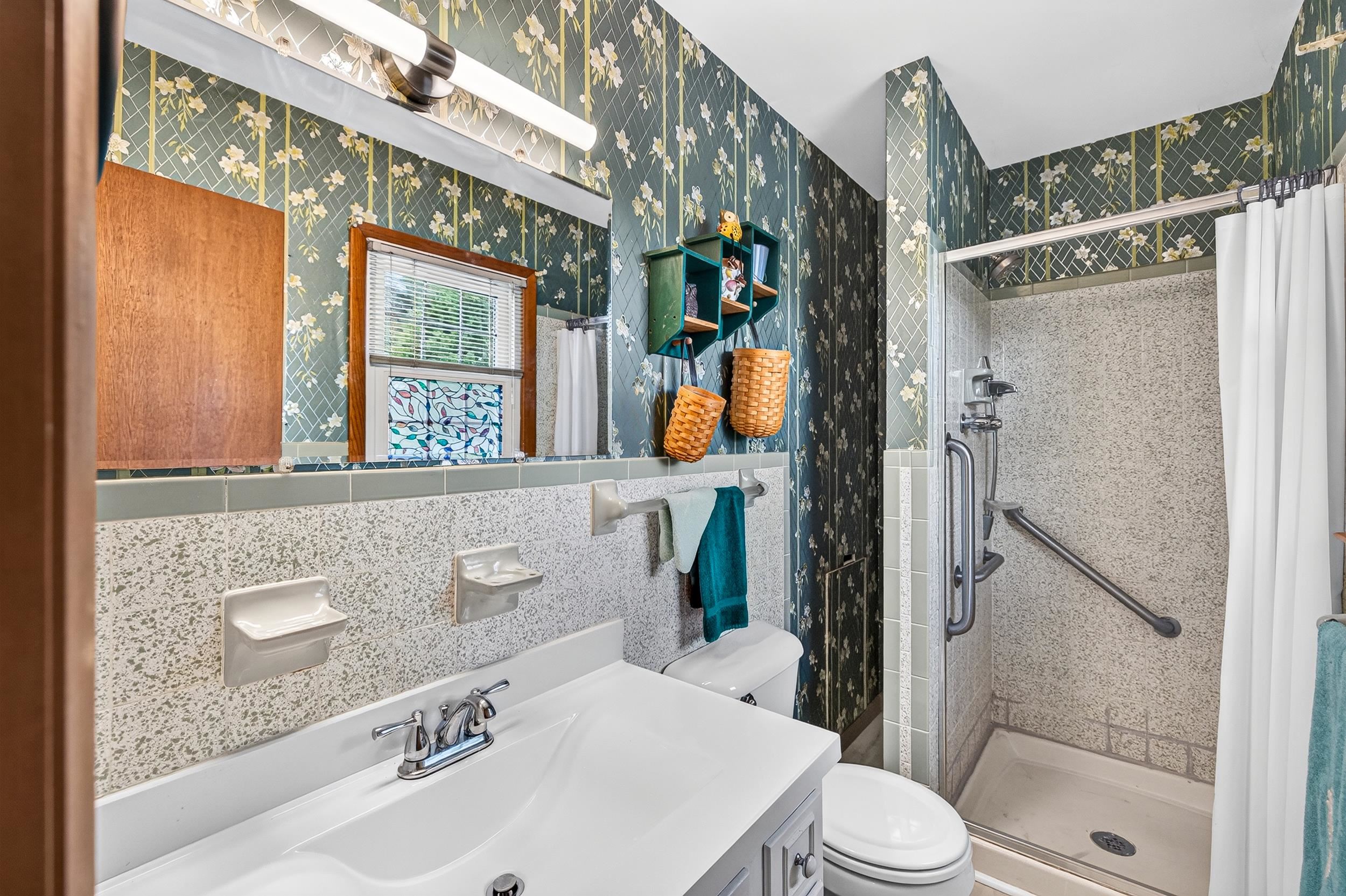 702 RITCHIE BLVD, STAUNTON, Virginia 24401, 5 Bedrooms Bedrooms, ,3 BathroomsBathrooms,Residential,702 RITCHIE BLVD,680381 MLS # 680381 702 RITCHIE BLVD, STAUNTON, Virginia 24401, 5 Bedrooms Bedrooms, ,3 BathroomsBathrooms,Residential,702 RITCHIE BLVD,680381 MLS # 680381