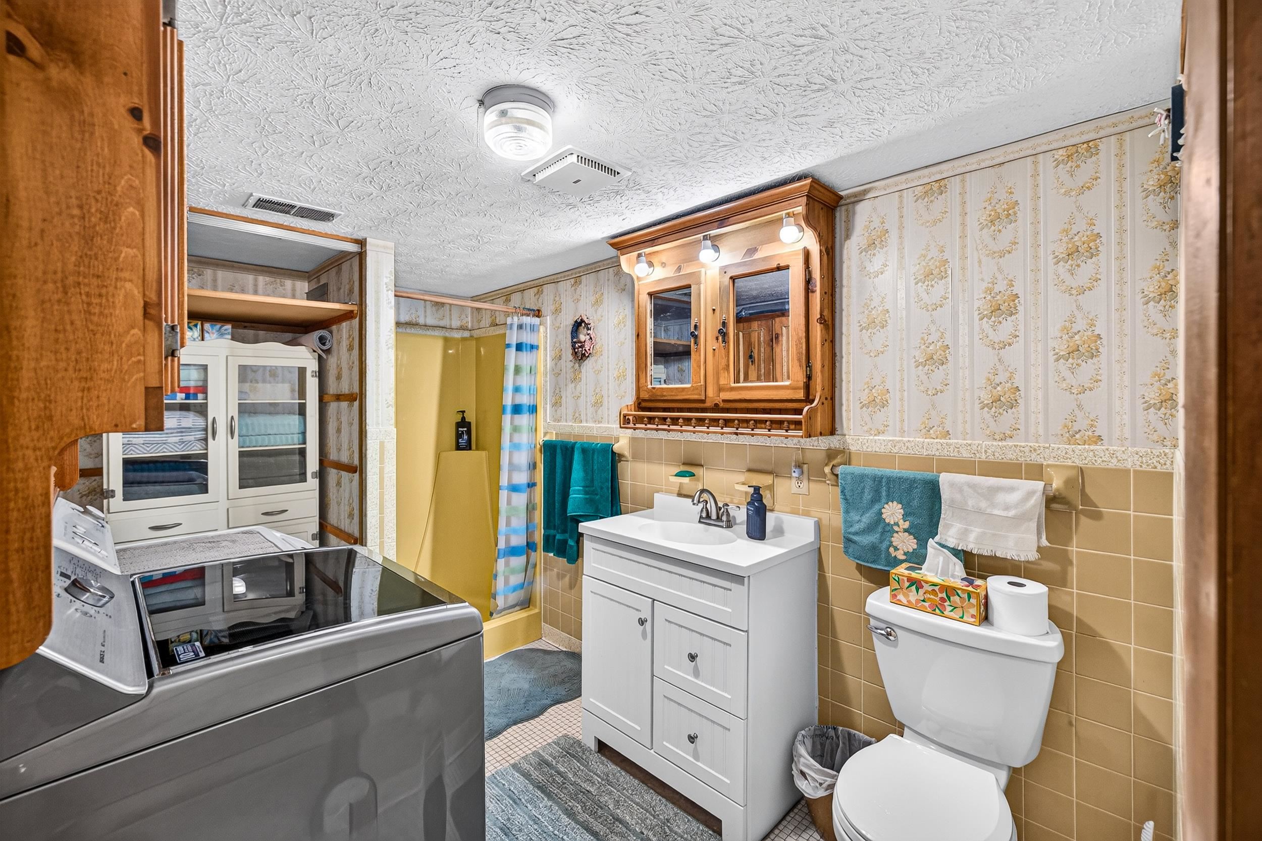 702 RITCHIE BLVD, STAUNTON, Virginia 24401, 5 Bedrooms Bedrooms, ,3 BathroomsBathrooms,Residential,702 RITCHIE BLVD,680381 MLS # 680381 702 RITCHIE BLVD, STAUNTON, Virginia 24401, 5 Bedrooms Bedrooms, ,3 BathroomsBathrooms,Residential,702 RITCHIE BLVD,680381 MLS # 680381