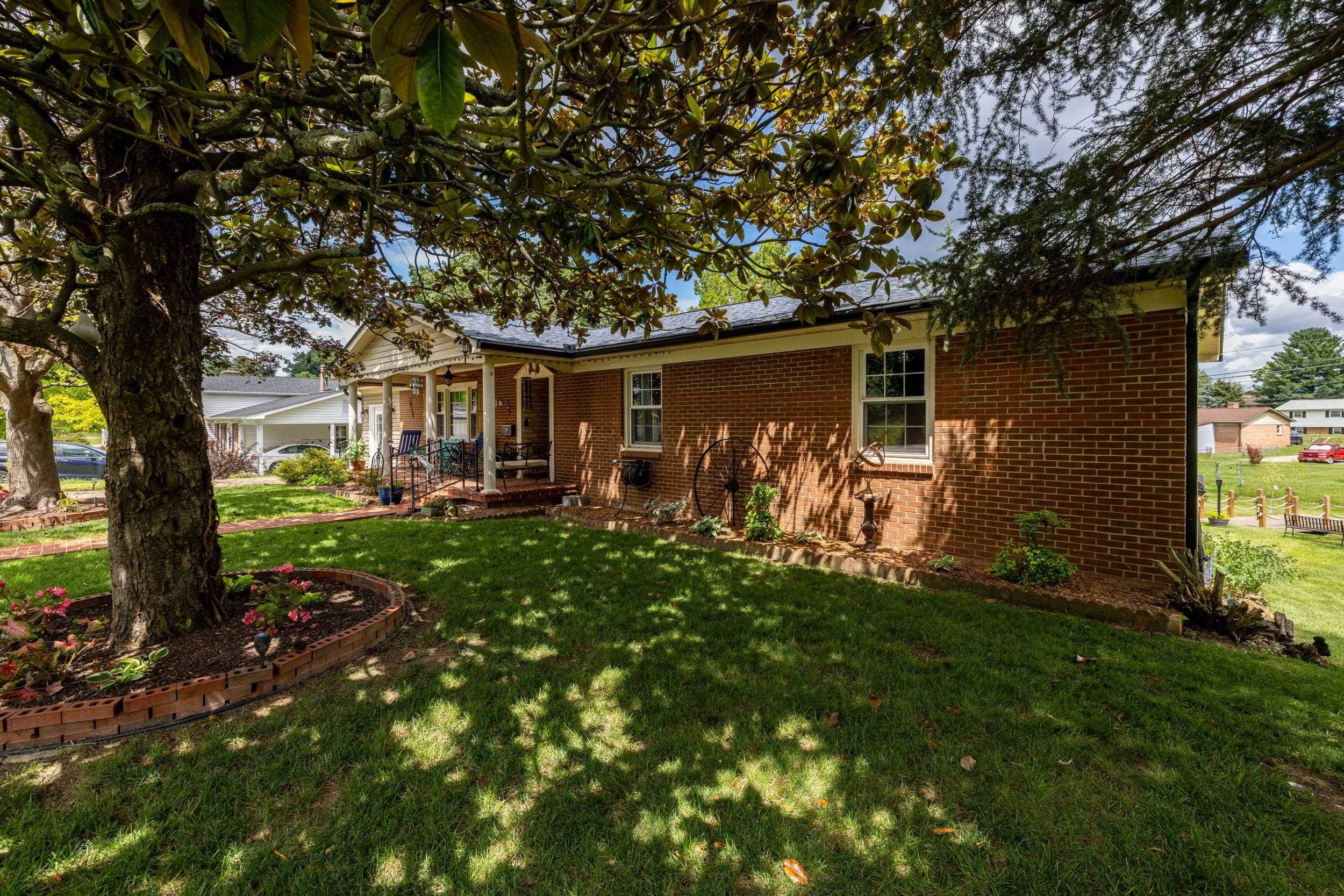 702 RITCHIE BLVD, STAUNTON, Virginia 24401, 5 Bedrooms Bedrooms, ,3 BathroomsBathrooms,Residential,702 RITCHIE BLVD,680381 MLS # 680381 702 RITCHIE BLVD, STAUNTON, Virginia 24401, 5 Bedrooms Bedrooms, ,3 BathroomsBathrooms,Residential,702 RITCHIE BLVD,680381 MLS # 680381