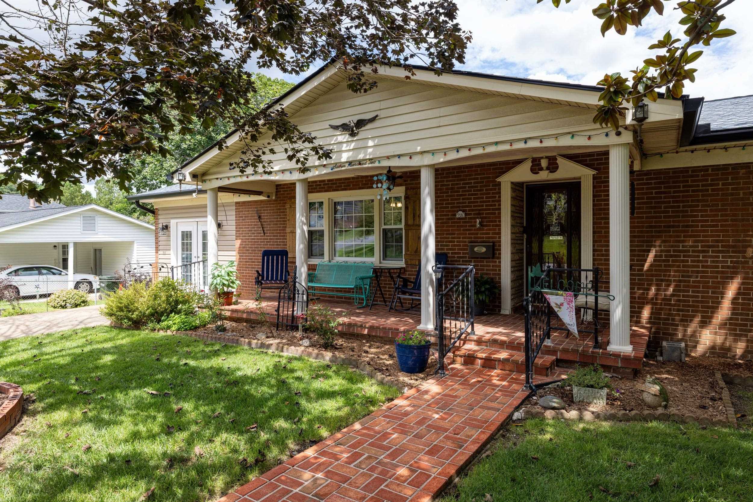 702 RITCHIE BLVD, STAUNTON, Virginia 24401, 5 Bedrooms Bedrooms, ,3 BathroomsBathrooms,Residential,702 RITCHIE BLVD,680381 MLS # 680381 702 RITCHIE BLVD, STAUNTON, Virginia 24401, 5 Bedrooms Bedrooms, ,3 BathroomsBathrooms,Residential,702 RITCHIE BLVD,680381 MLS # 680381