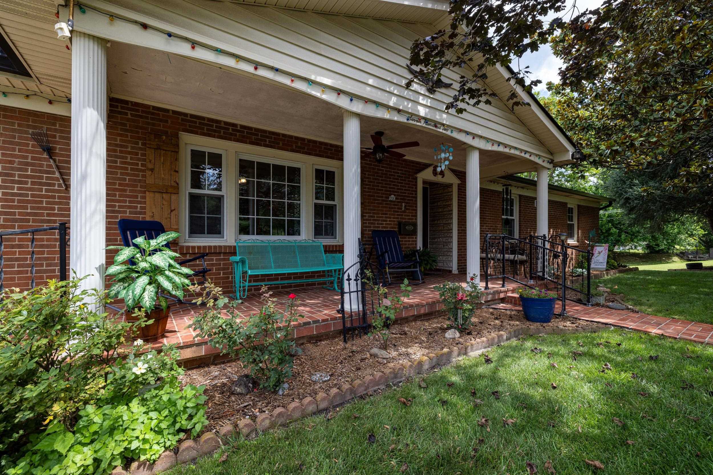 702 RITCHIE BLVD, STAUNTON, Virginia 24401, 5 Bedrooms Bedrooms, ,3 BathroomsBathrooms,Residential,702 RITCHIE BLVD,680381 MLS # 680381 702 RITCHIE BLVD, STAUNTON, Virginia 24401, 5 Bedrooms Bedrooms, ,3 BathroomsBathrooms,Residential,702 RITCHIE BLVD,680381 MLS # 680381