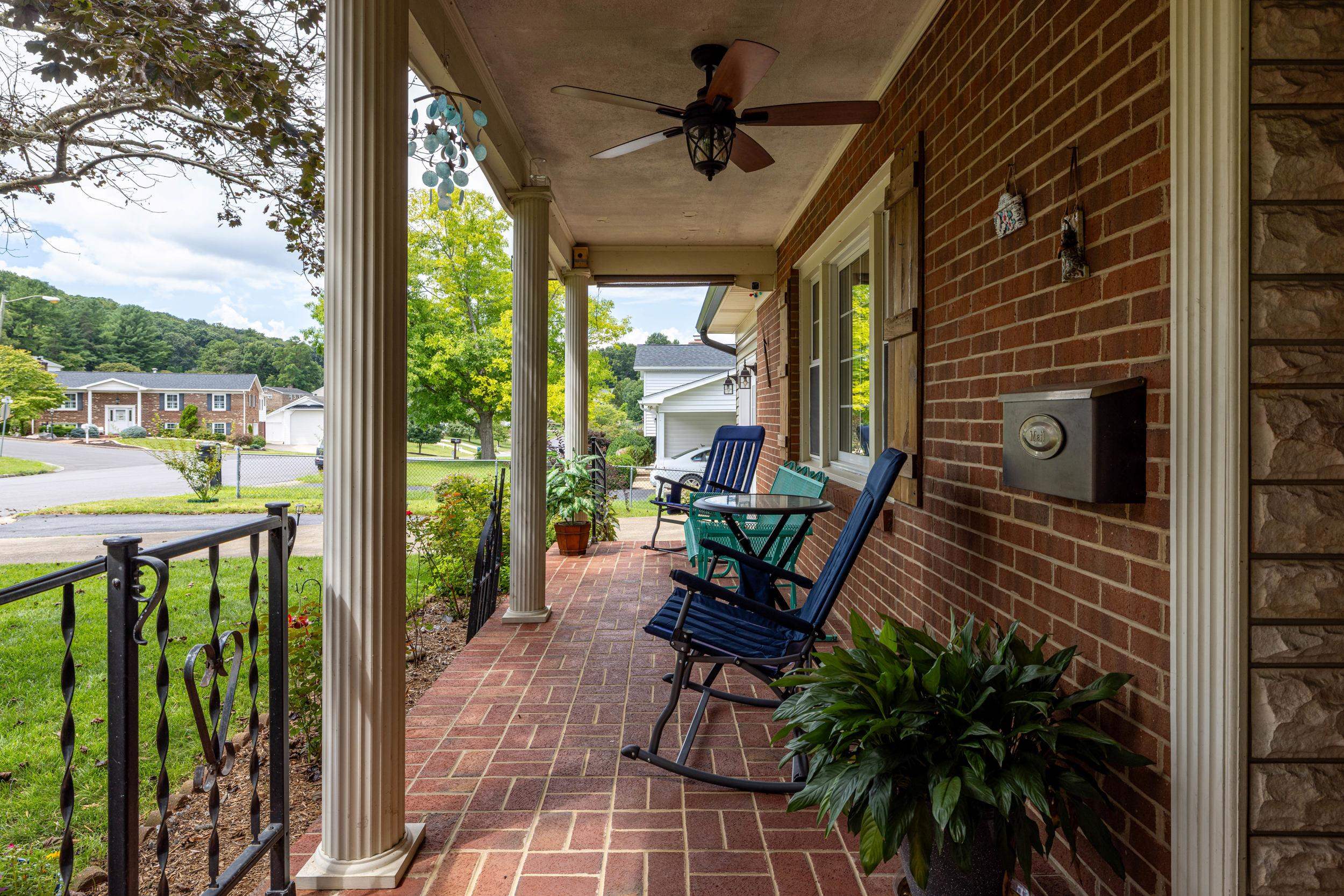 702 RITCHIE BLVD, STAUNTON, Virginia 24401, 5 Bedrooms Bedrooms, ,3 BathroomsBathrooms,Residential,702 RITCHIE BLVD,680381 MLS # 680381 702 RITCHIE BLVD, STAUNTON, Virginia 24401, 5 Bedrooms Bedrooms, ,3 BathroomsBathrooms,Residential,702 RITCHIE BLVD,680381 MLS # 680381