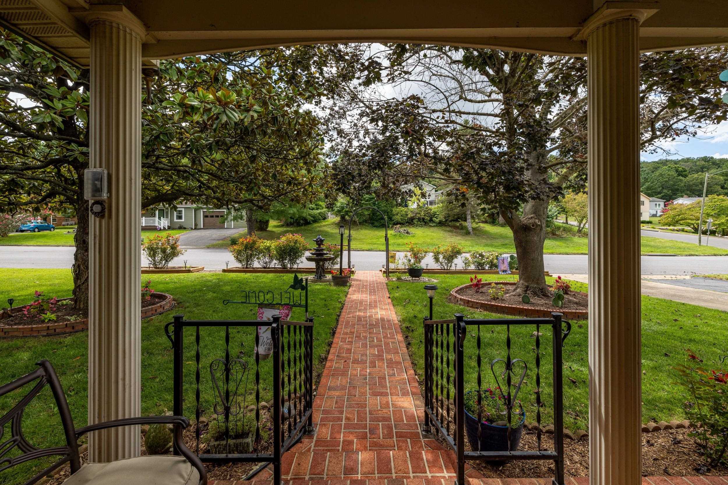 702 RITCHIE BLVD, STAUNTON, Virginia 24401, 5 Bedrooms Bedrooms, ,3 BathroomsBathrooms,Residential,702 RITCHIE BLVD,680381 MLS # 680381 702 RITCHIE BLVD, STAUNTON, Virginia 24401, 5 Bedrooms Bedrooms, ,3 BathroomsBathrooms,Residential,702 RITCHIE BLVD,680381 MLS # 680381