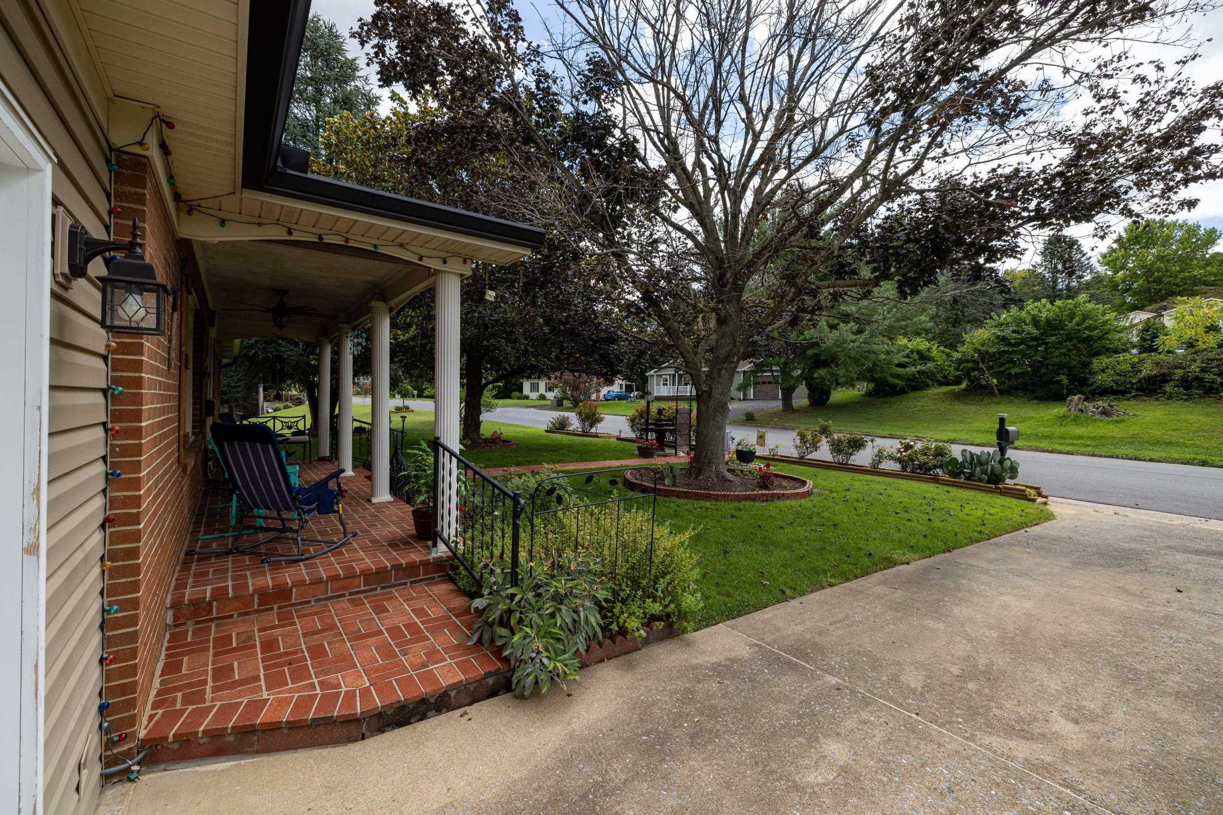702 RITCHIE BLVD, STAUNTON, Virginia 24401, 5 Bedrooms Bedrooms, ,3 BathroomsBathrooms,Residential,702 RITCHIE BLVD,680381 MLS # 680381 702 RITCHIE BLVD, STAUNTON, Virginia 24401, 5 Bedrooms Bedrooms, ,3 BathroomsBathrooms,Residential,702 RITCHIE BLVD,680381 MLS # 680381