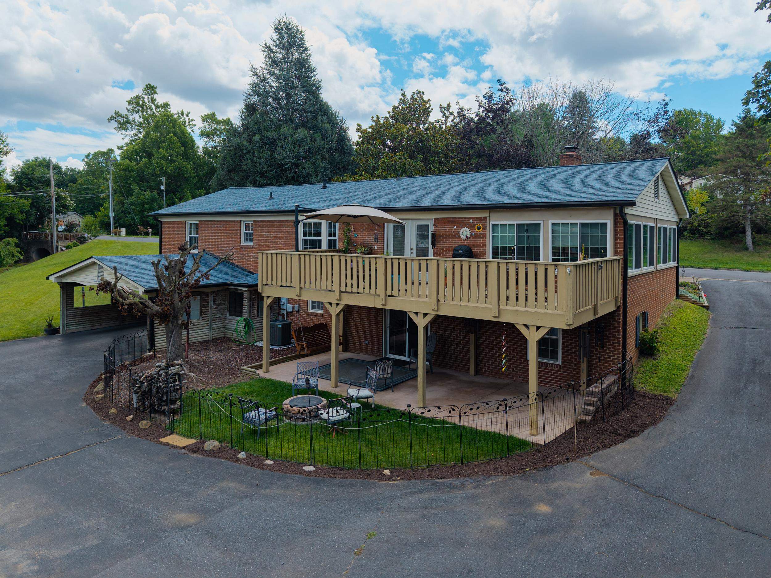 702 RITCHIE BLVD, STAUNTON, Virginia 24401, 5 Bedrooms Bedrooms, ,3 BathroomsBathrooms,Residential,702 RITCHIE BLVD,680381 MLS # 680381 702 RITCHIE BLVD, STAUNTON, Virginia 24401, 5 Bedrooms Bedrooms, ,3 BathroomsBathrooms,Residential,702 RITCHIE BLVD,680381 MLS # 680381