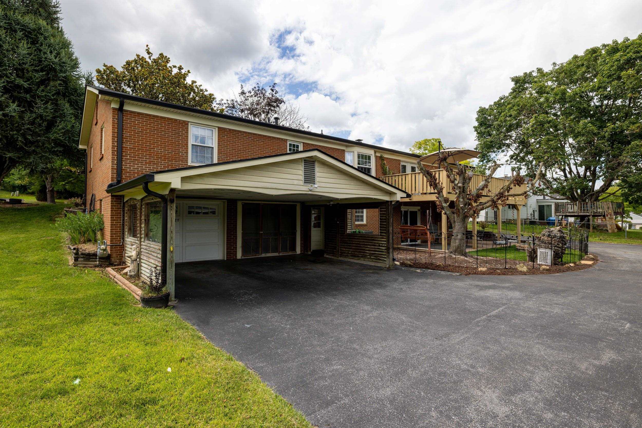 702 RITCHIE BLVD, STAUNTON, Virginia 24401, 5 Bedrooms Bedrooms, ,3 BathroomsBathrooms,Residential,702 RITCHIE BLVD,680381 MLS # 680381 702 RITCHIE BLVD, STAUNTON, Virginia 24401, 5 Bedrooms Bedrooms, ,3 BathroomsBathrooms,Residential,702 RITCHIE BLVD,680381 MLS # 680381