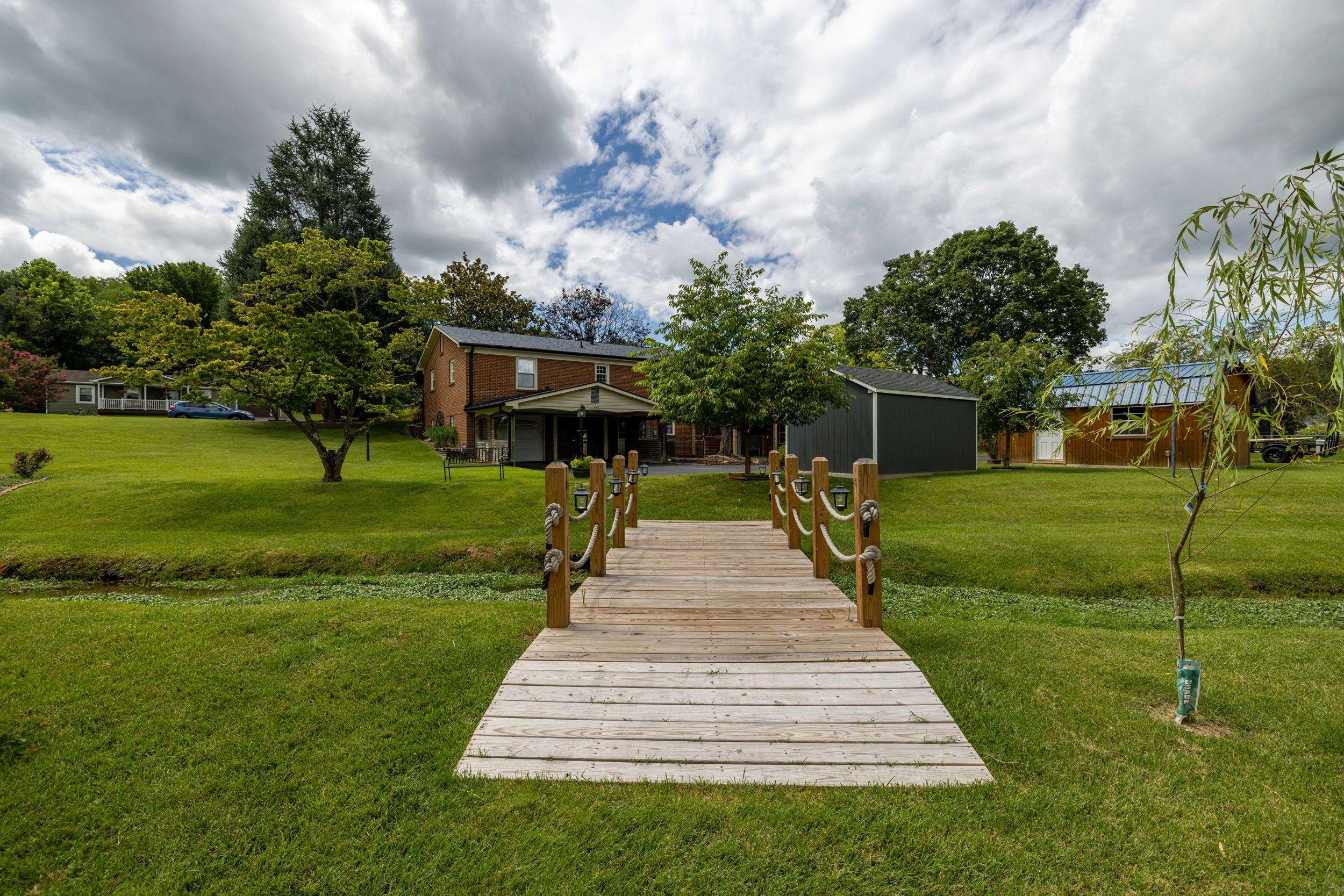 702 RITCHIE BLVD, STAUNTON, Virginia 24401, 5 Bedrooms Bedrooms, ,3 BathroomsBathrooms,Residential,702 RITCHIE BLVD,680381 MLS # 680381 702 RITCHIE BLVD, STAUNTON, Virginia 24401, 5 Bedrooms Bedrooms, ,3 BathroomsBathrooms,Residential,702 RITCHIE BLVD,680381 MLS # 680381