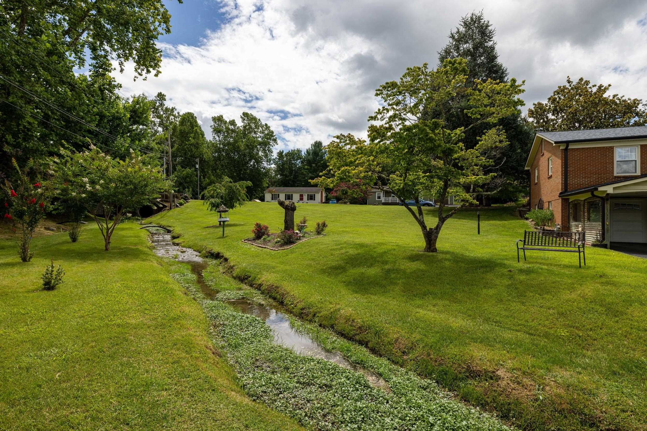 702 RITCHIE BLVD, STAUNTON, Virginia 24401, 5 Bedrooms Bedrooms, ,3 BathroomsBathrooms,Residential,702 RITCHIE BLVD,680381 MLS # 680381 702 RITCHIE BLVD, STAUNTON, Virginia 24401, 5 Bedrooms Bedrooms, ,3 BathroomsBathrooms,Residential,702 RITCHIE BLVD,680381 MLS # 680381