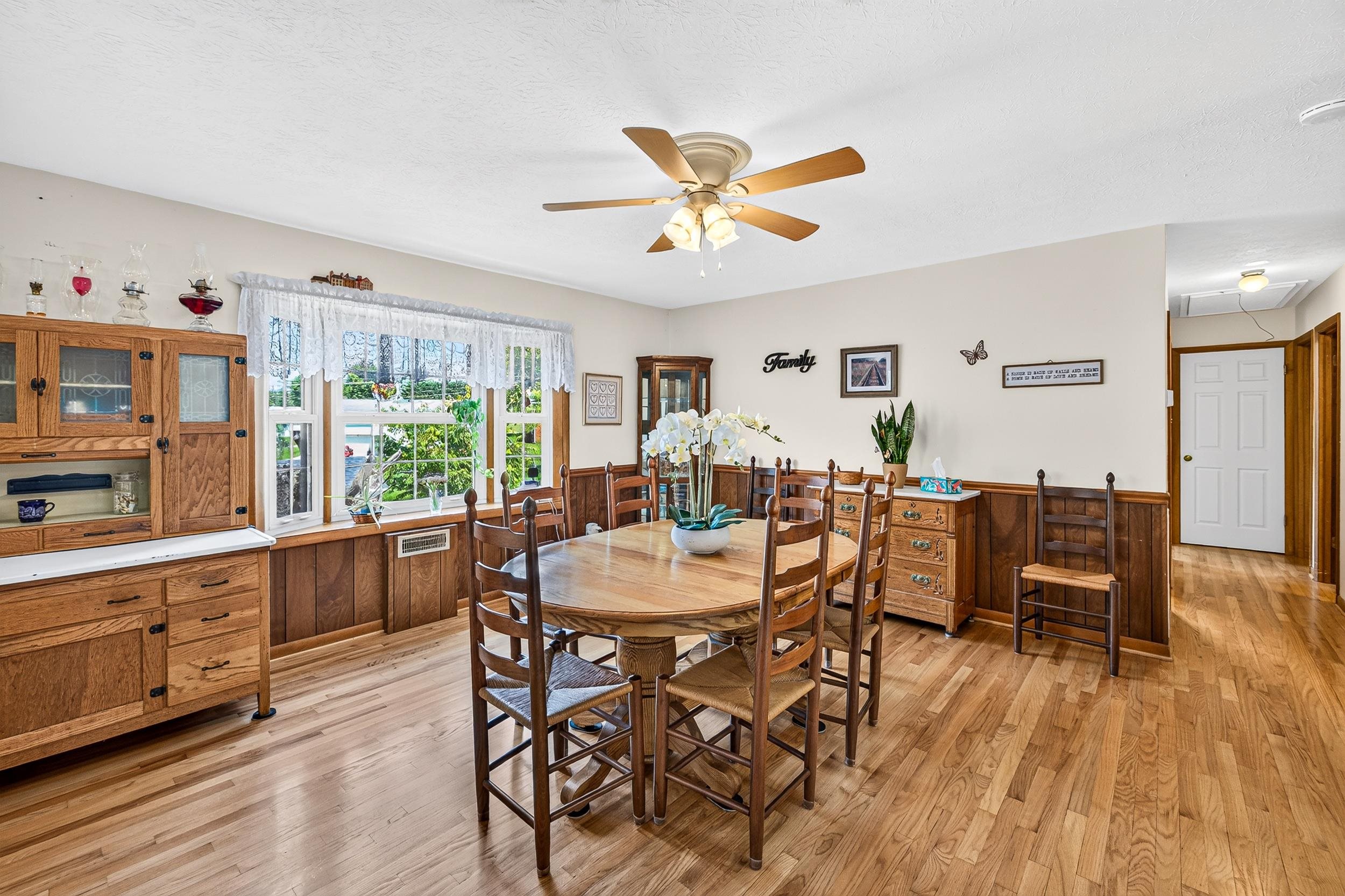 702 RITCHIE BLVD, STAUNTON, Virginia 24401, 5 Bedrooms Bedrooms, ,3 BathroomsBathrooms,Residential,702 RITCHIE BLVD,680381 MLS # 680381 702 RITCHIE BLVD, STAUNTON, Virginia 24401, 5 Bedrooms Bedrooms, ,3 BathroomsBathrooms,Residential,702 RITCHIE BLVD,680381 MLS # 680381