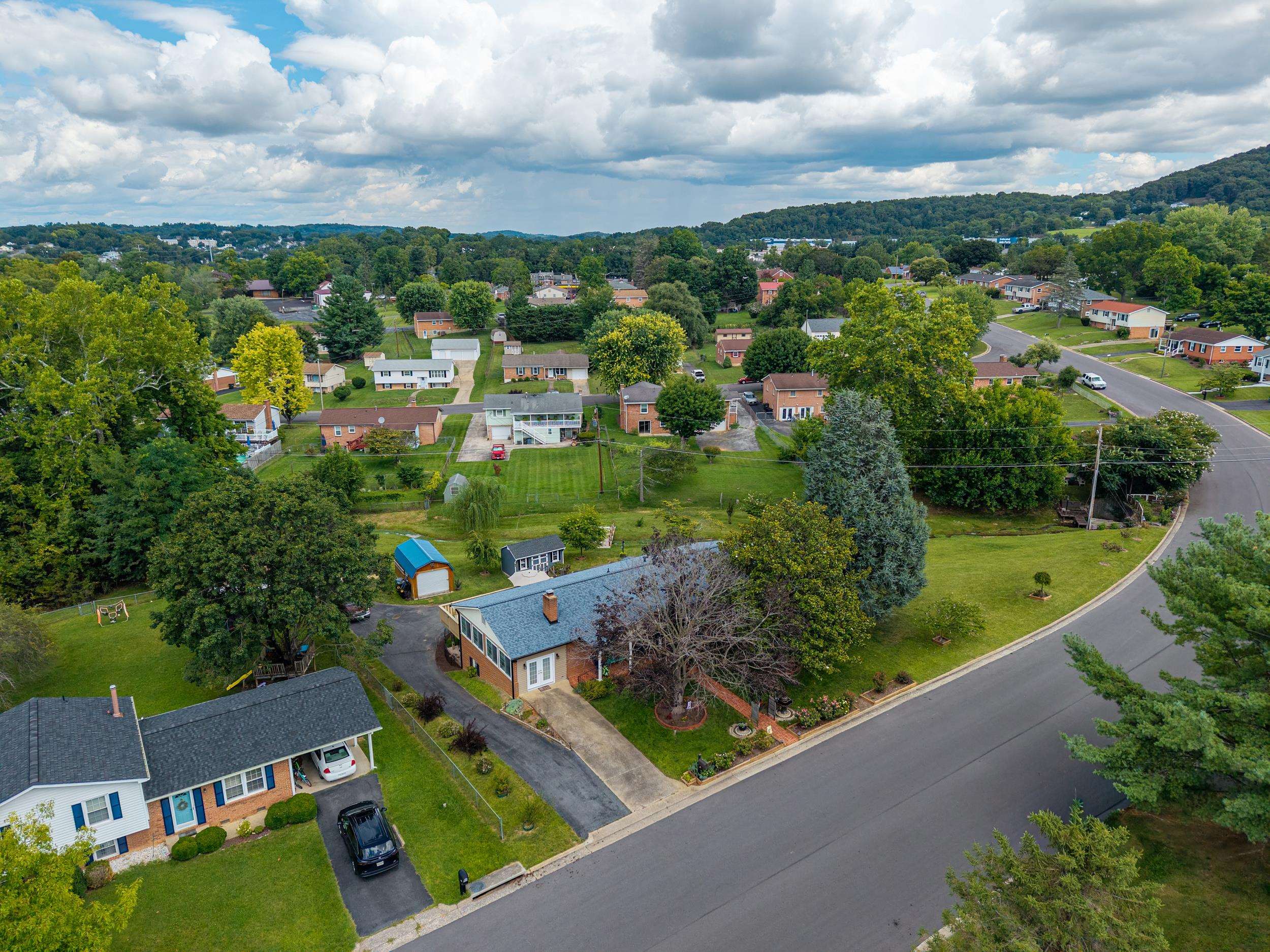 702 RITCHIE BLVD, STAUNTON, Virginia 24401, 5 Bedrooms Bedrooms, ,3 BathroomsBathrooms,Residential,702 RITCHIE BLVD,680381 MLS # 680381 702 RITCHIE BLVD, STAUNTON, Virginia 24401, 5 Bedrooms Bedrooms, ,3 BathroomsBathrooms,Residential,702 RITCHIE BLVD,680381 MLS # 680381