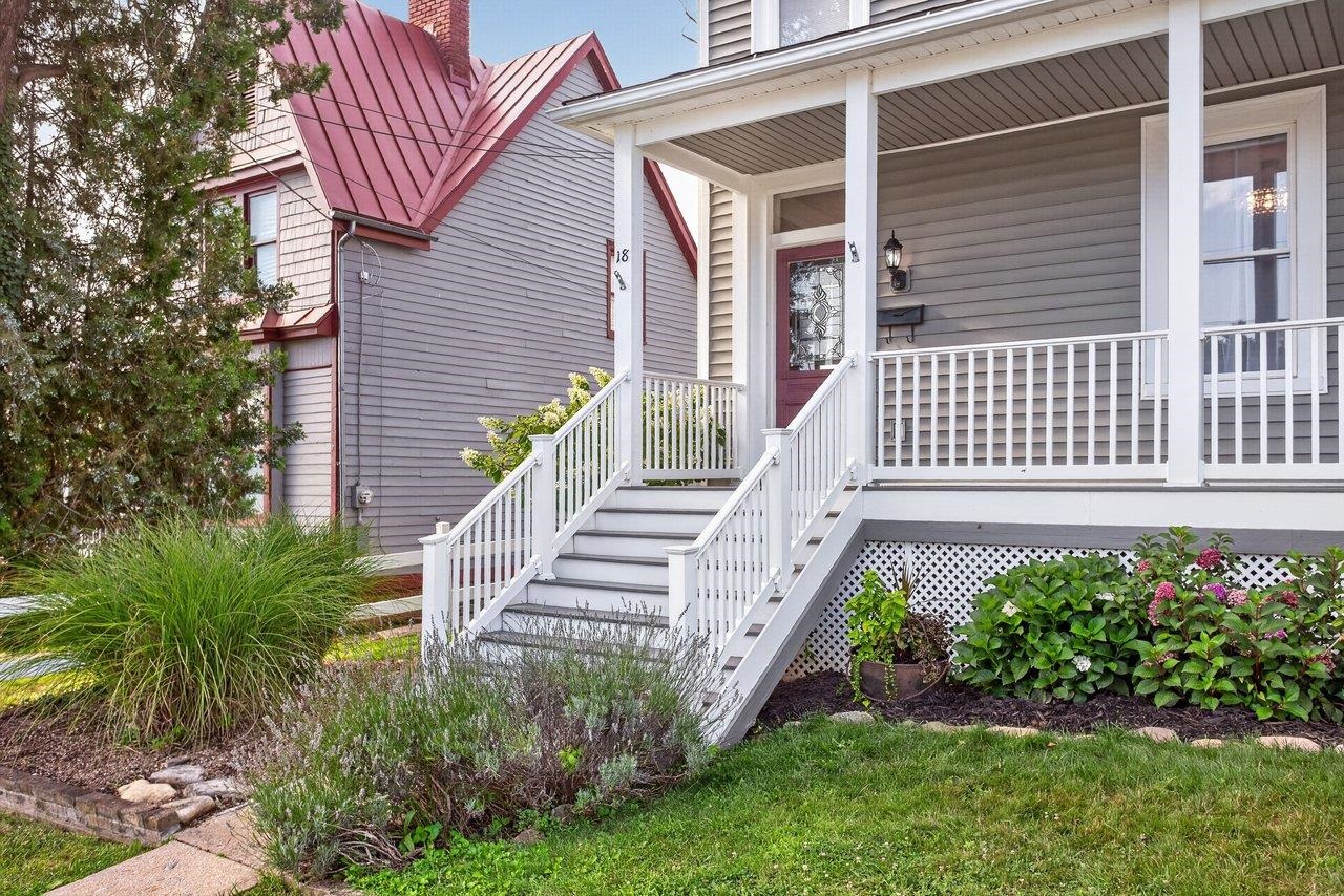 18 E PEABODY ST, STAUNTON, Virginia 24401, 4 Bedrooms Bedrooms, ,2 BathroomsBathrooms,Residential,18 E PEABODY ST,680390 MLS # 680390