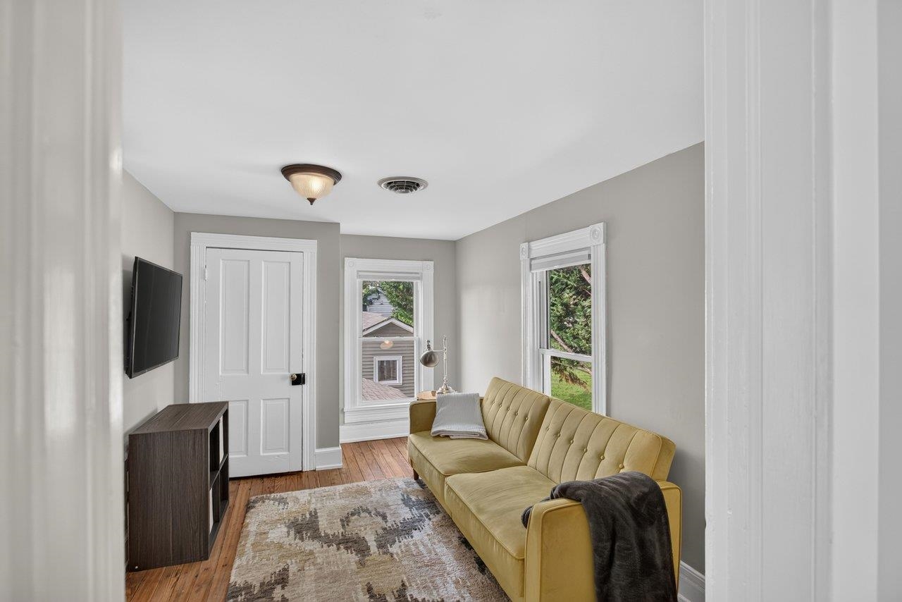 18 E PEABODY ST, STAUNTON, Virginia 24401, 4 Bedrooms Bedrooms, ,2 BathroomsBathrooms,Residential,18 E PEABODY ST,680390 MLS # 680390