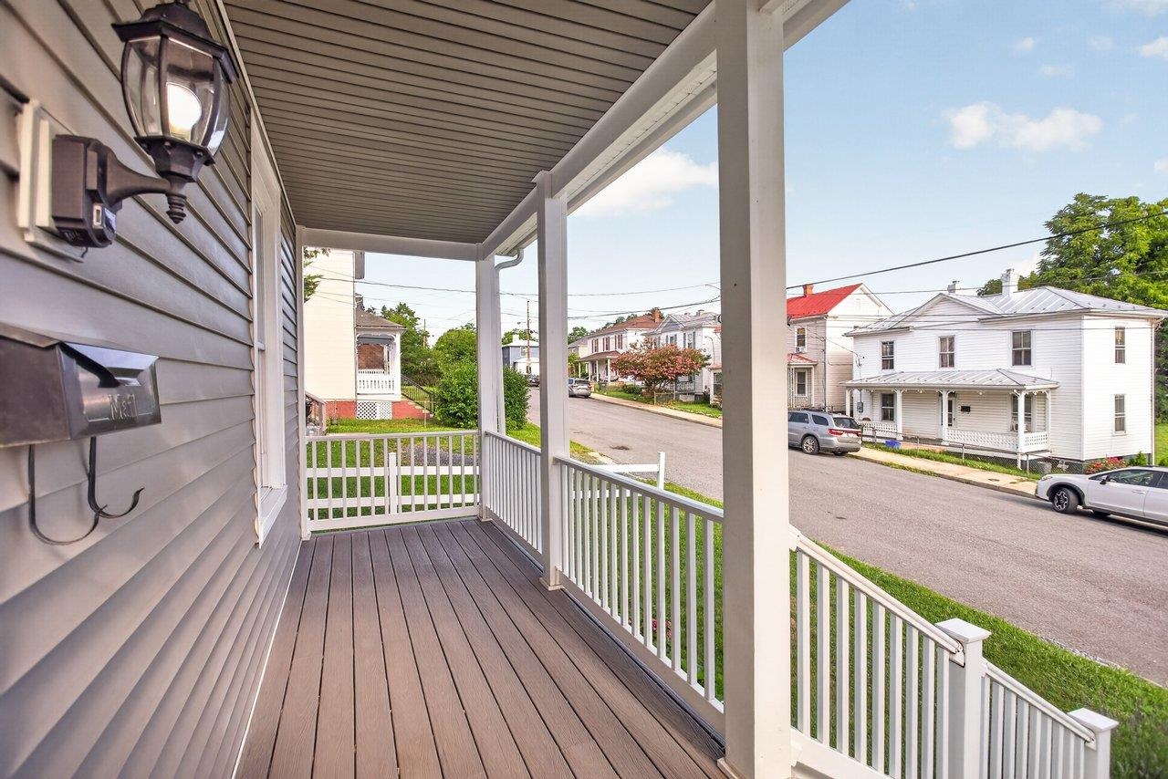 18 E PEABODY ST, STAUNTON, Virginia 24401, 4 Bedrooms Bedrooms, ,2 BathroomsBathrooms,Residential,18 E PEABODY ST,680390 MLS # 680390