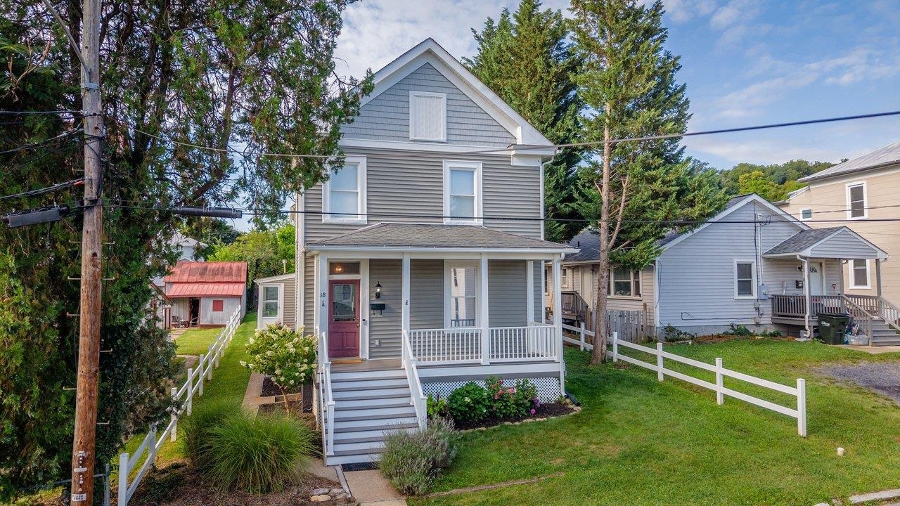 18 E PEABODY ST, STAUNTON, Virginia 24401, 4 Bedrooms Bedrooms, ,2 BathroomsBathrooms,Residential,18 E PEABODY ST,680390 MLS # 680390