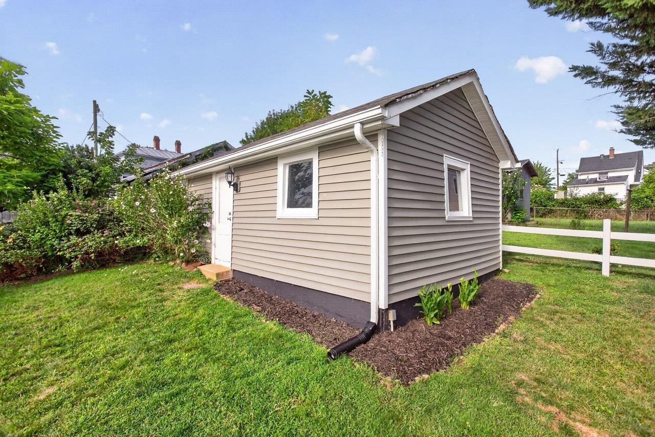18 E PEABODY ST, STAUNTON, Virginia 24401, 4 Bedrooms Bedrooms, ,2 BathroomsBathrooms,Residential,18 E PEABODY ST,680390 MLS # 680390