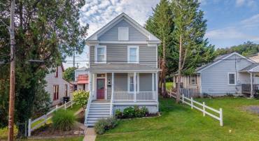 18 E PEABODY ST, STAUNTON, Virginia 24401, 4 Bedrooms Bedrooms, ,2 BathroomsBathrooms,Residential,18 E PEABODY ST,680390 MLS # 680390
