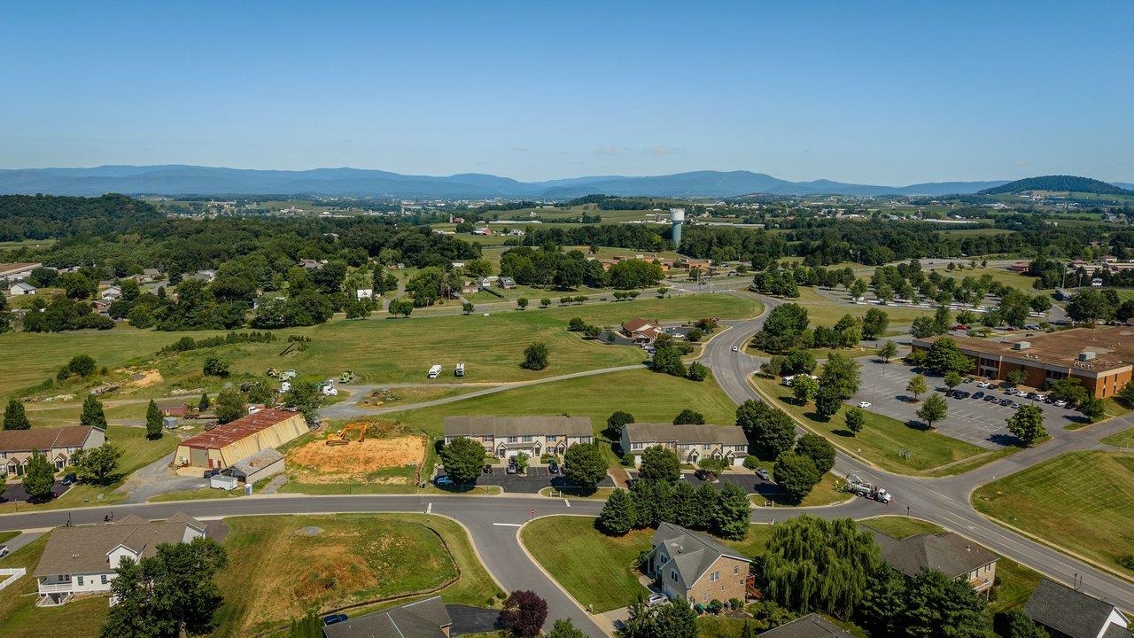 307 JOYCE DR, BRIDGEWATER, Virginia 22812, 3 Bedrooms Bedrooms, ,2 BathroomsBathrooms,Residential,307 JOYCE DR,680391 MLS # 680391