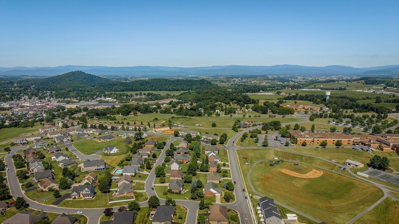 307 JOYCE DR, BRIDGEWATER, Virginia 22812, 3 Bedrooms Bedrooms, ,2 BathroomsBathrooms,Residential,307 JOYCE DR,680391 MLS # 680391