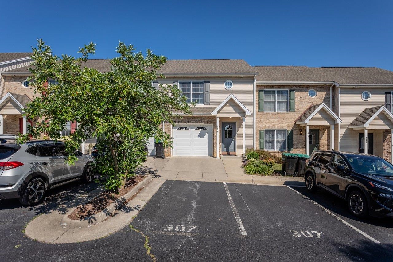 307 JOYCE DR, BRIDGEWATER, Virginia 22812, 3 Bedrooms Bedrooms, ,2 BathroomsBathrooms,Residential,307 JOYCE DR,680391 MLS # 680391